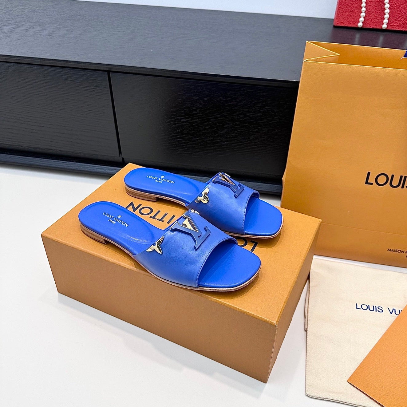 LV 26s V-Buck Sandals Cobalt Blue Calfskin 622401