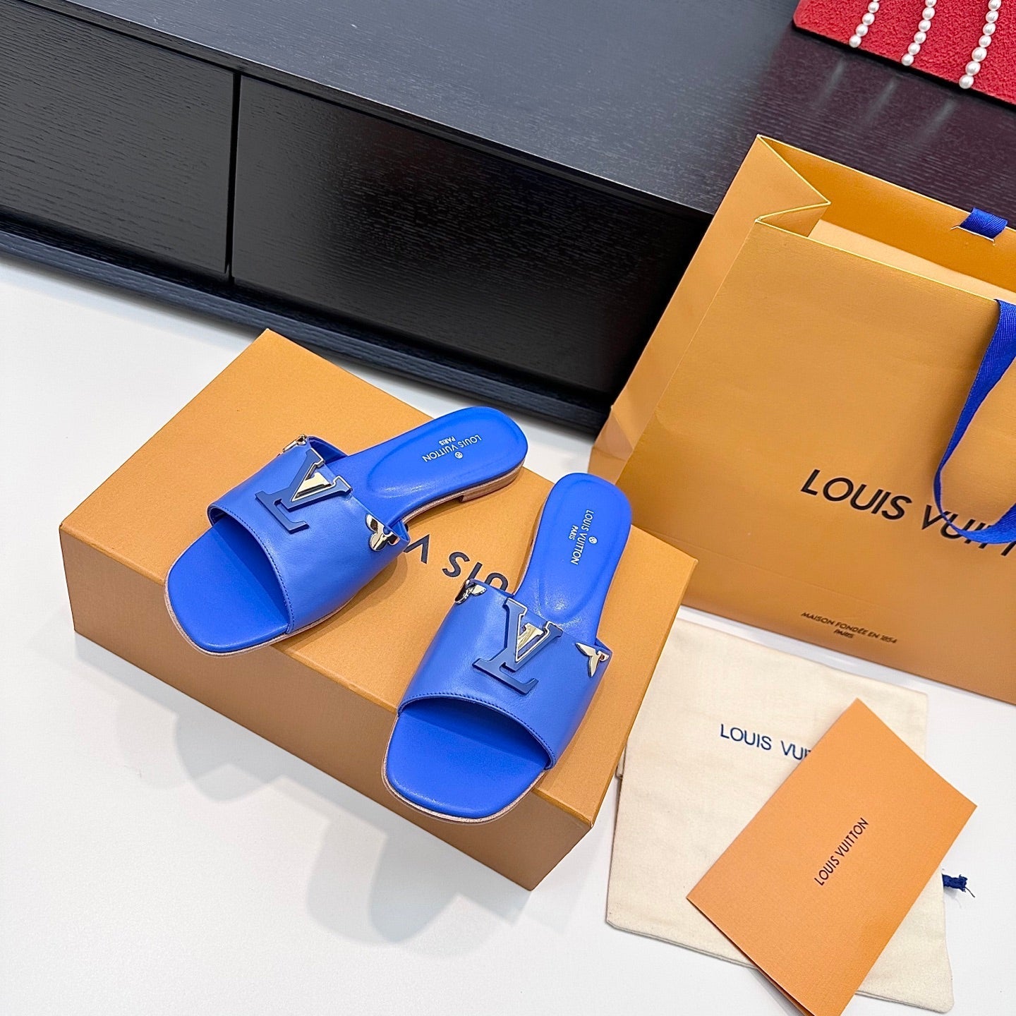LV 26s V-Buck Sandals Cobalt Blue Calfskin 622401