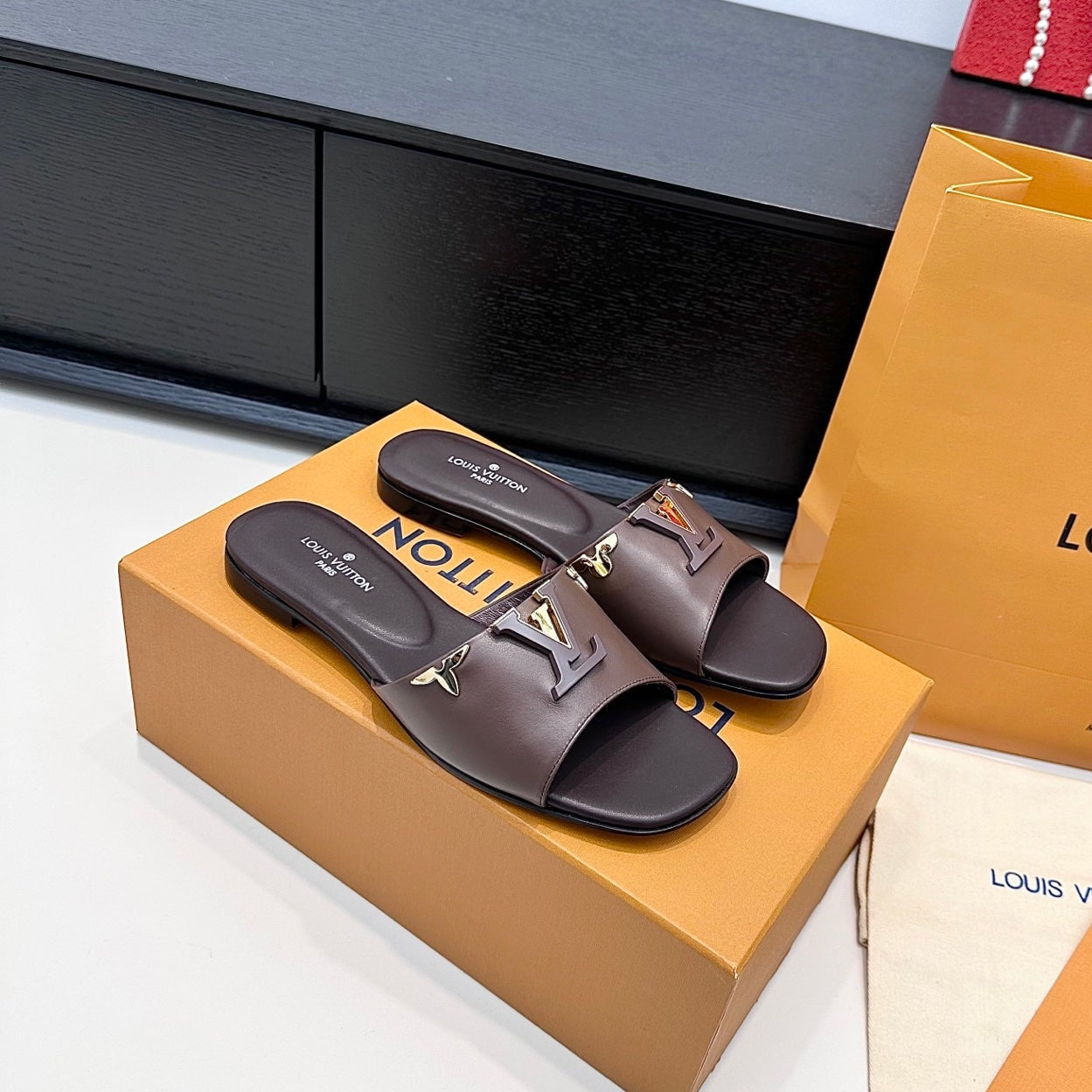 LV 26s V-Buck Sandals Chocolate Brown Calfskin 622403