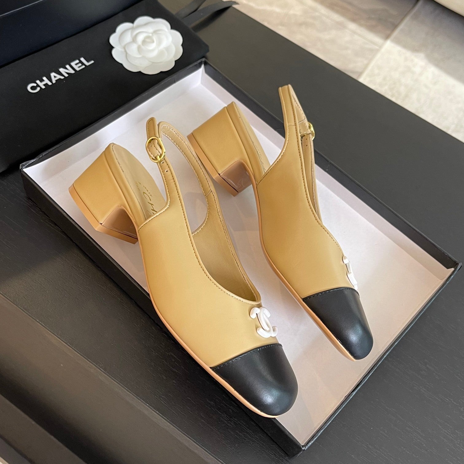 cc slingback 50 beige black calfskin