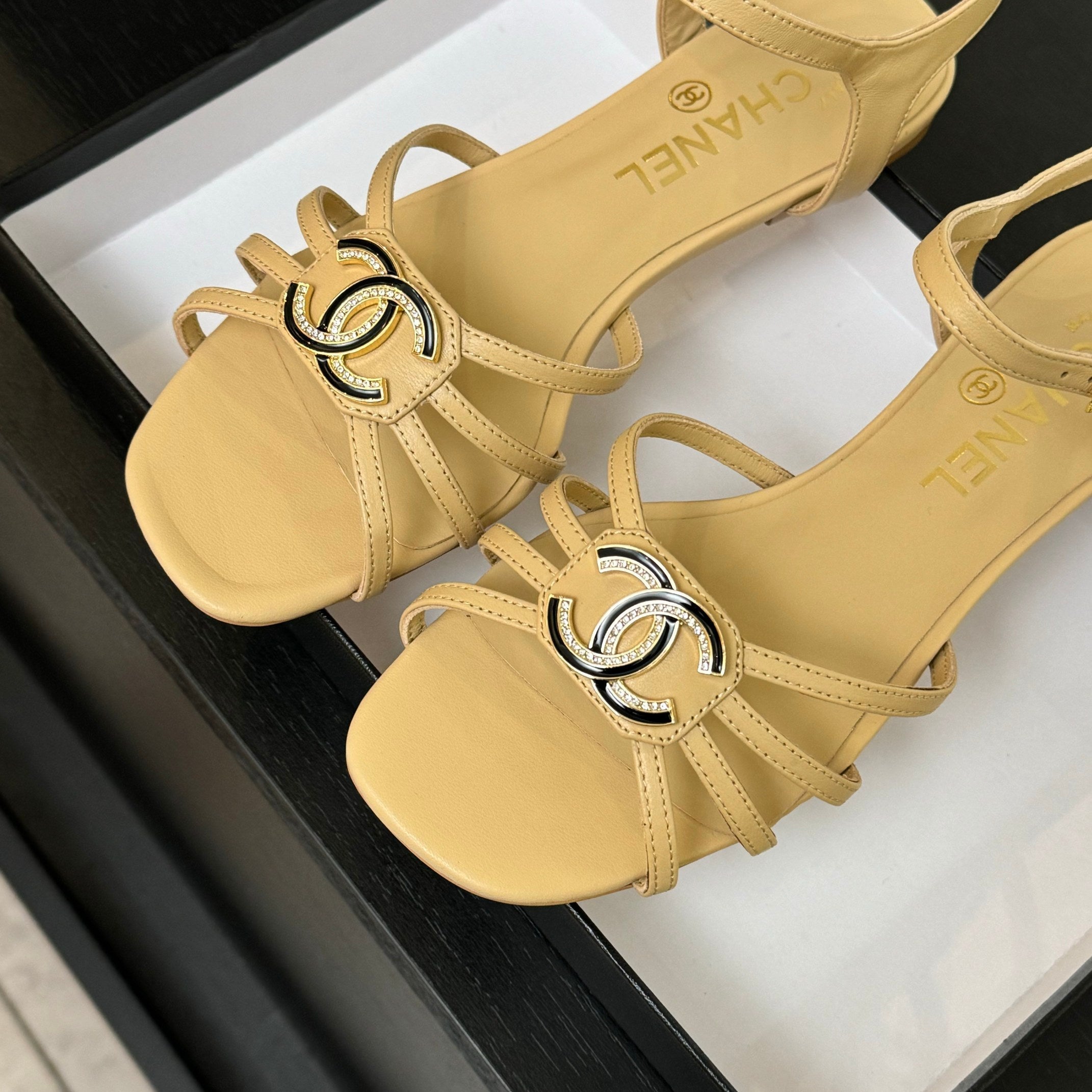 CC 15mm Sandal DarkCream Sheepskin  212923
