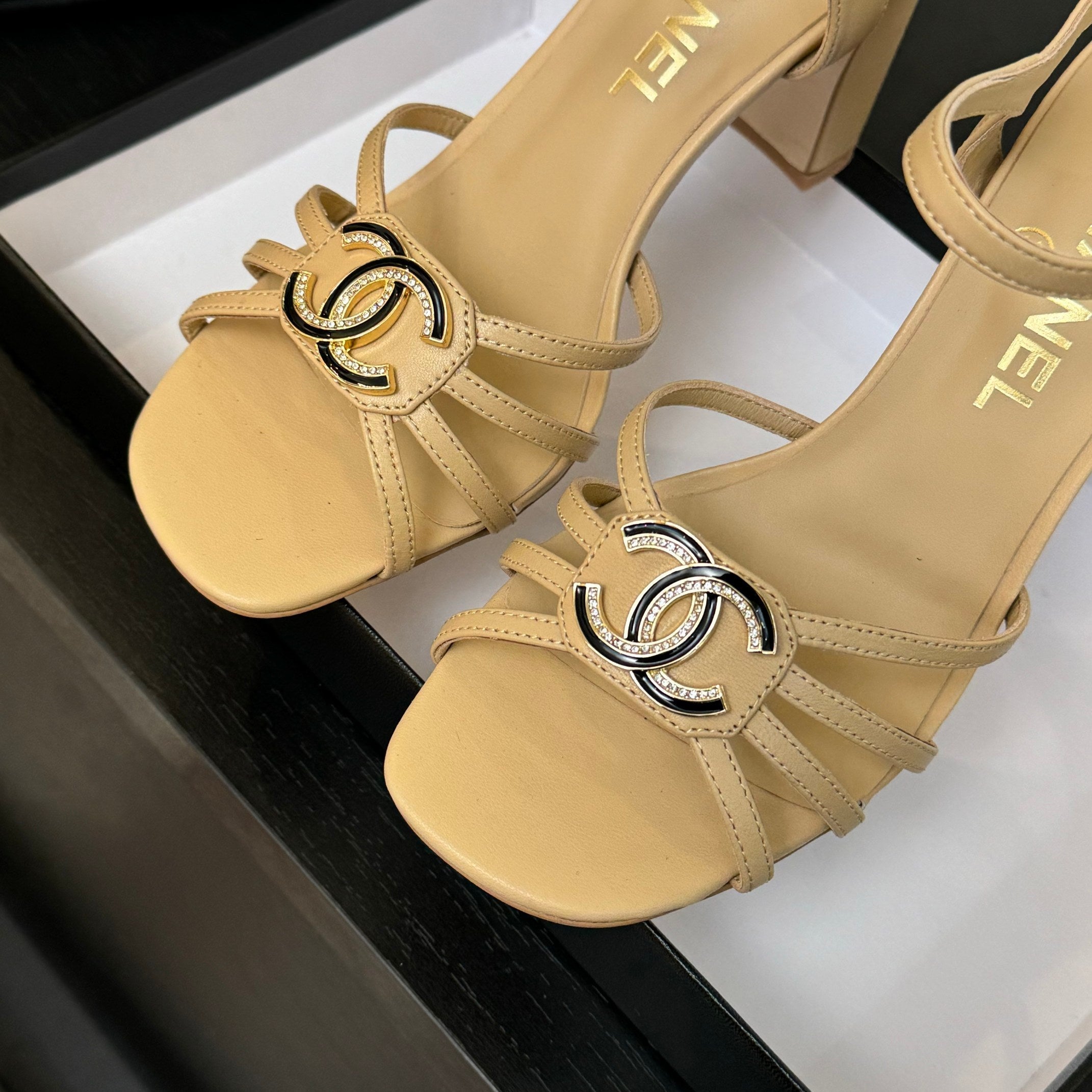 CC 85mm Sandal DarkCream Sheepskin  212931