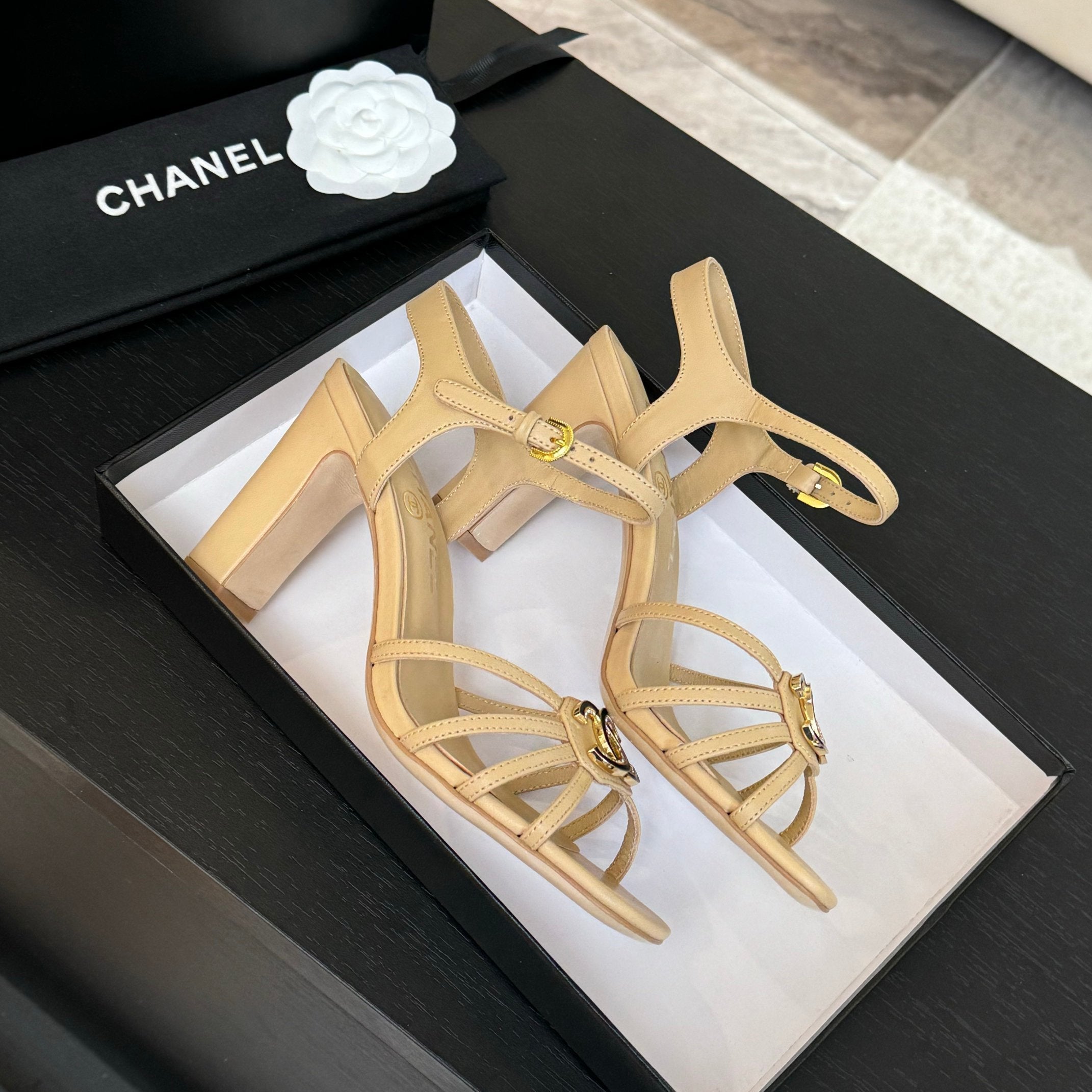 CC 85mm Sandal DarkCream Sheepskin  212931