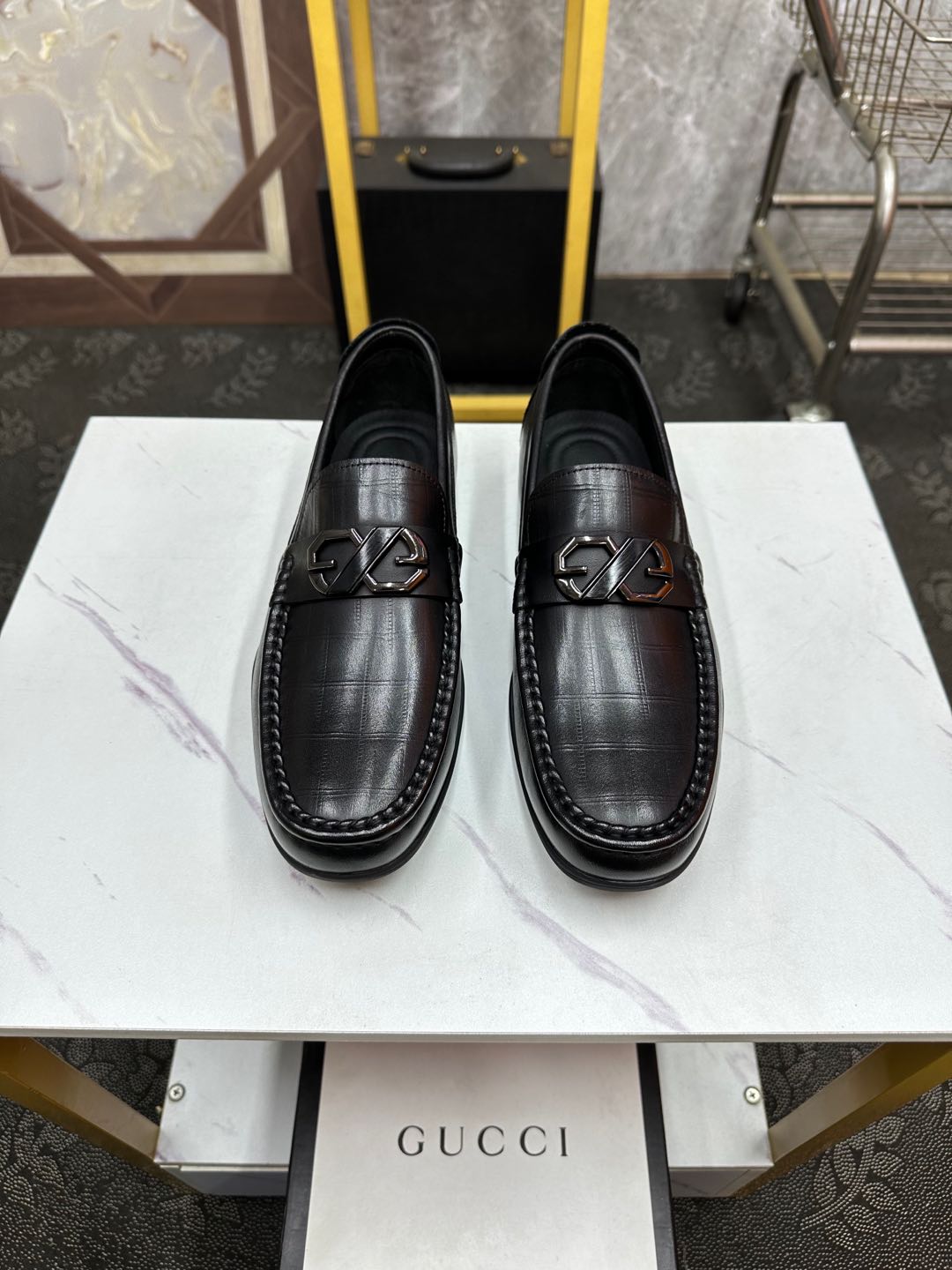 GG Men's Loafer Black Embossed Cowhide 532512