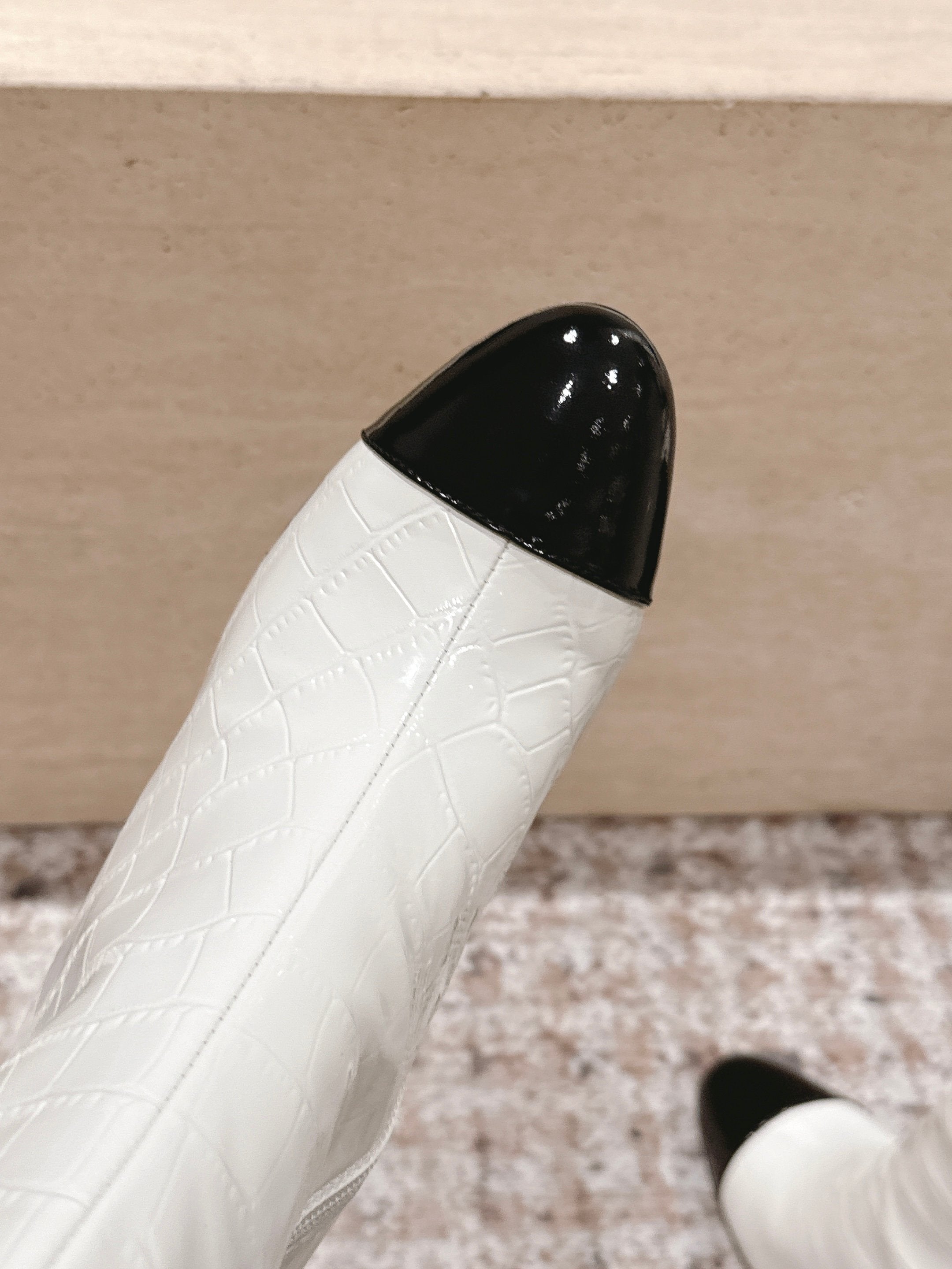 CC high-heeled boots white black patent calfskin 532834