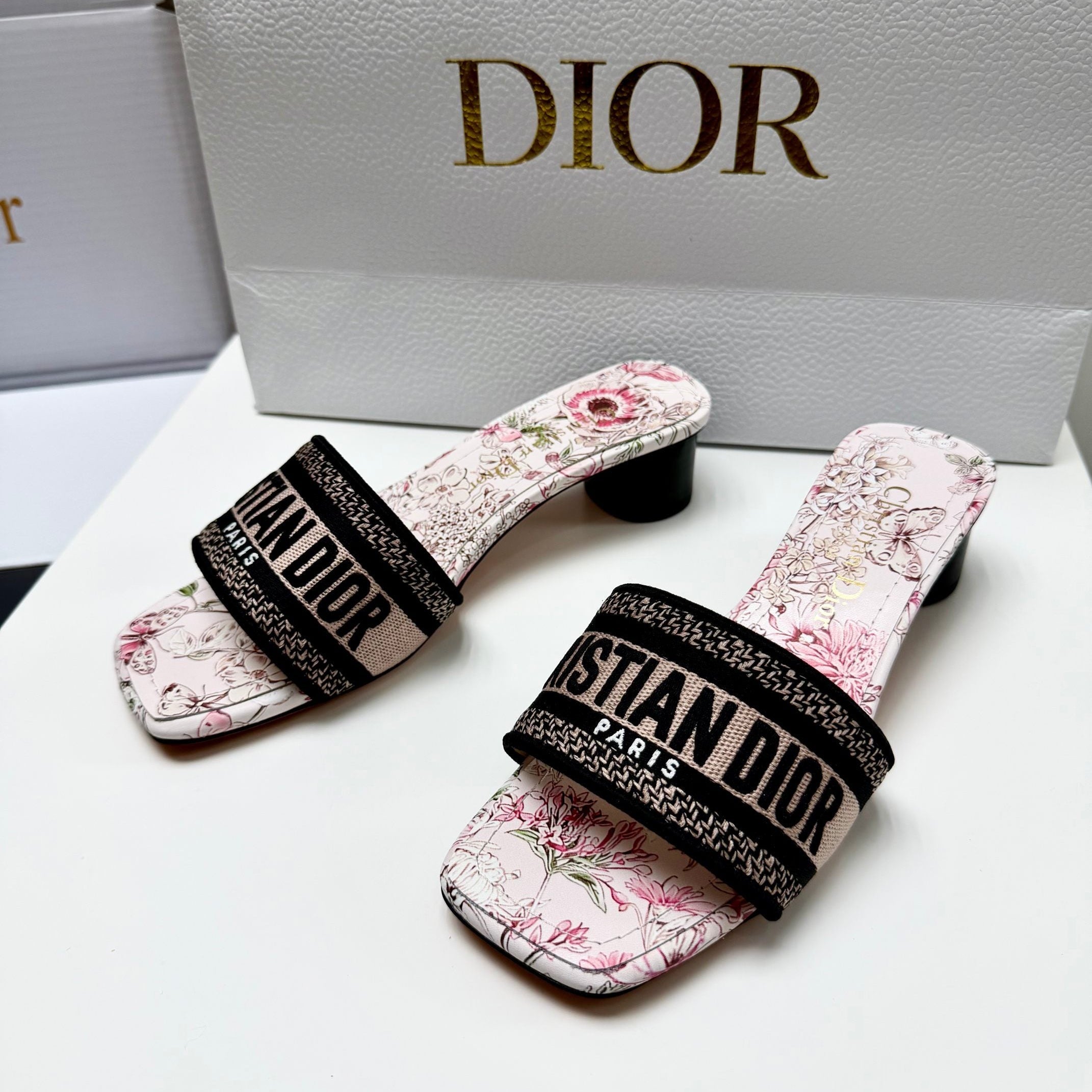 CD 26s Embroidered Sandals Light Pink Black Canvas Leather 683010