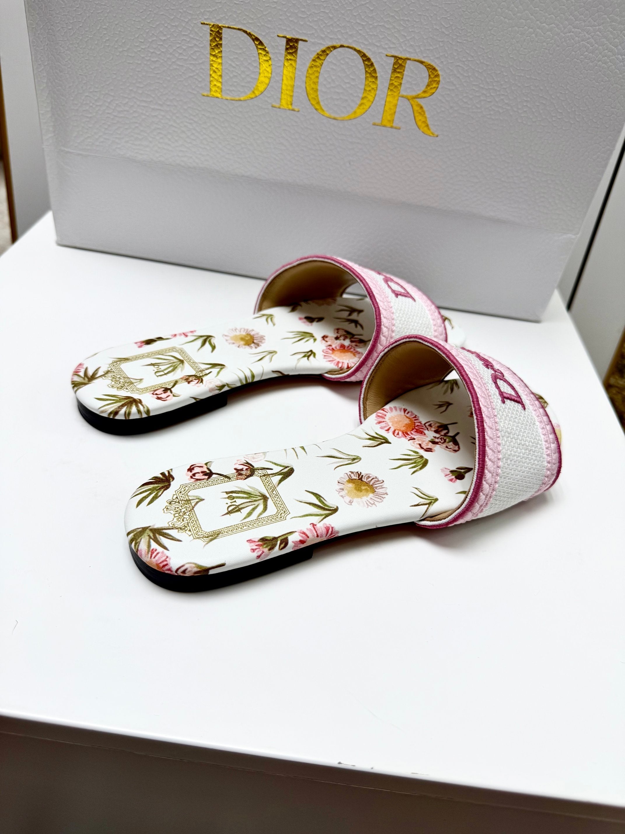CD 26s Floral Embroidered Sandals White Pink Canvas 683033
