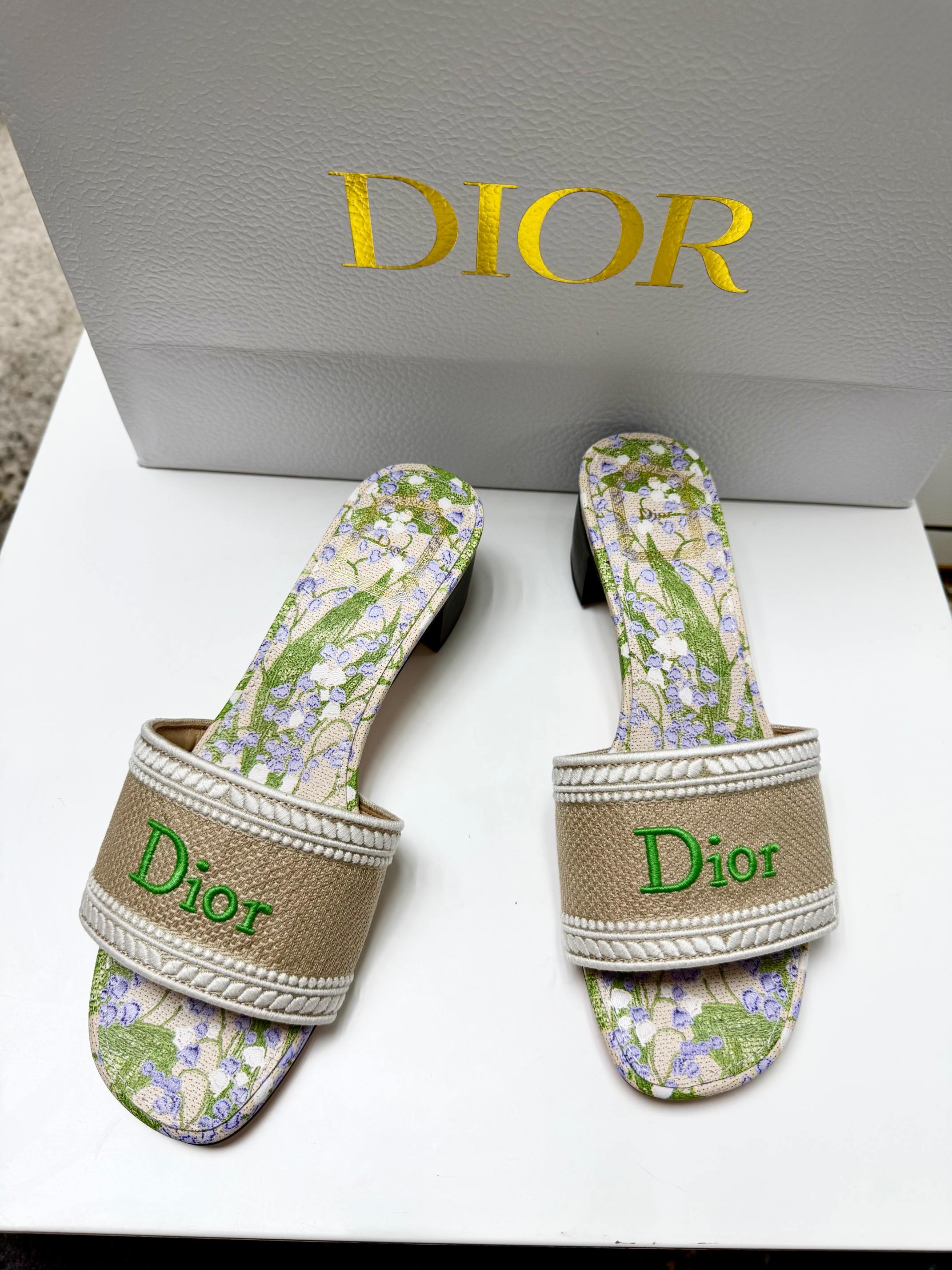 CD 26s Floral Embroidered Sandals Green Beige Canvas 683035