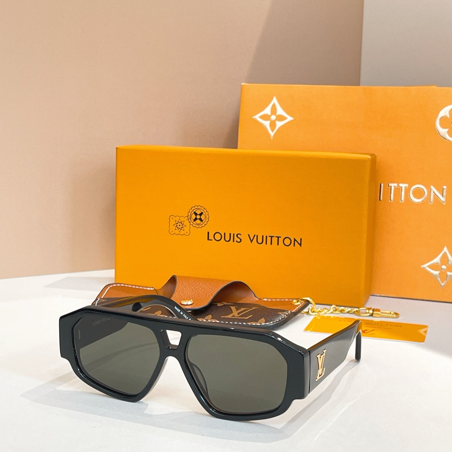 Louis Vuitton Sunglasses 673221