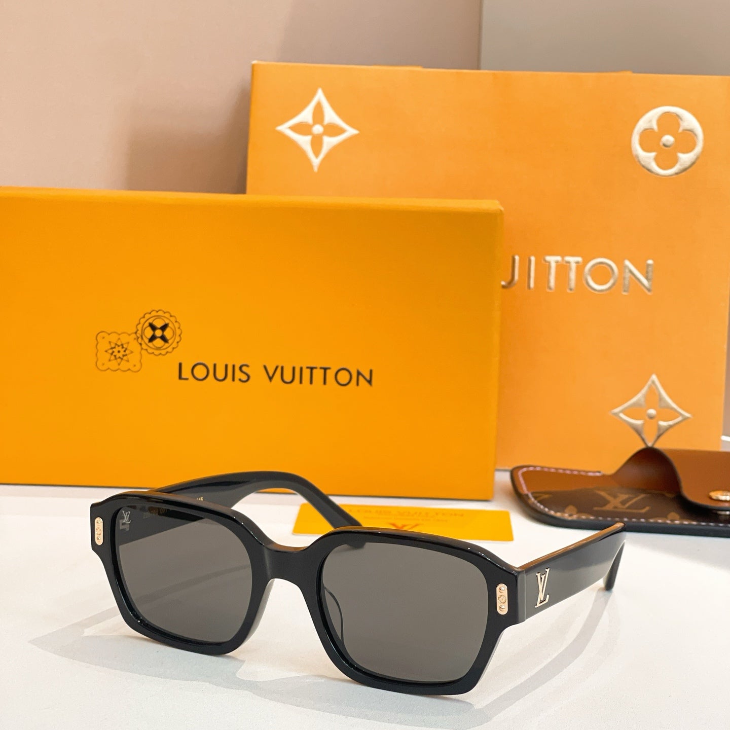 Louis Vuitton Sunglasses 674438