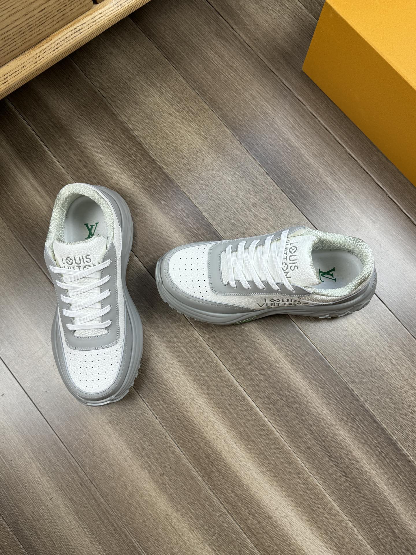 LV SPORT SNEAKER IN WHITE MIX GREY CALFSKIN WITH LOGO