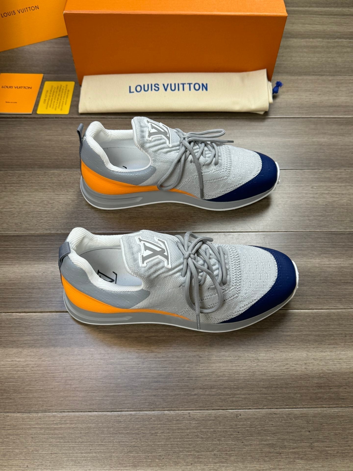 SNEAKERS IN GREY MESH BREATHABLE FABRIC AND BLUE MIX ORANGE CALFSKIN