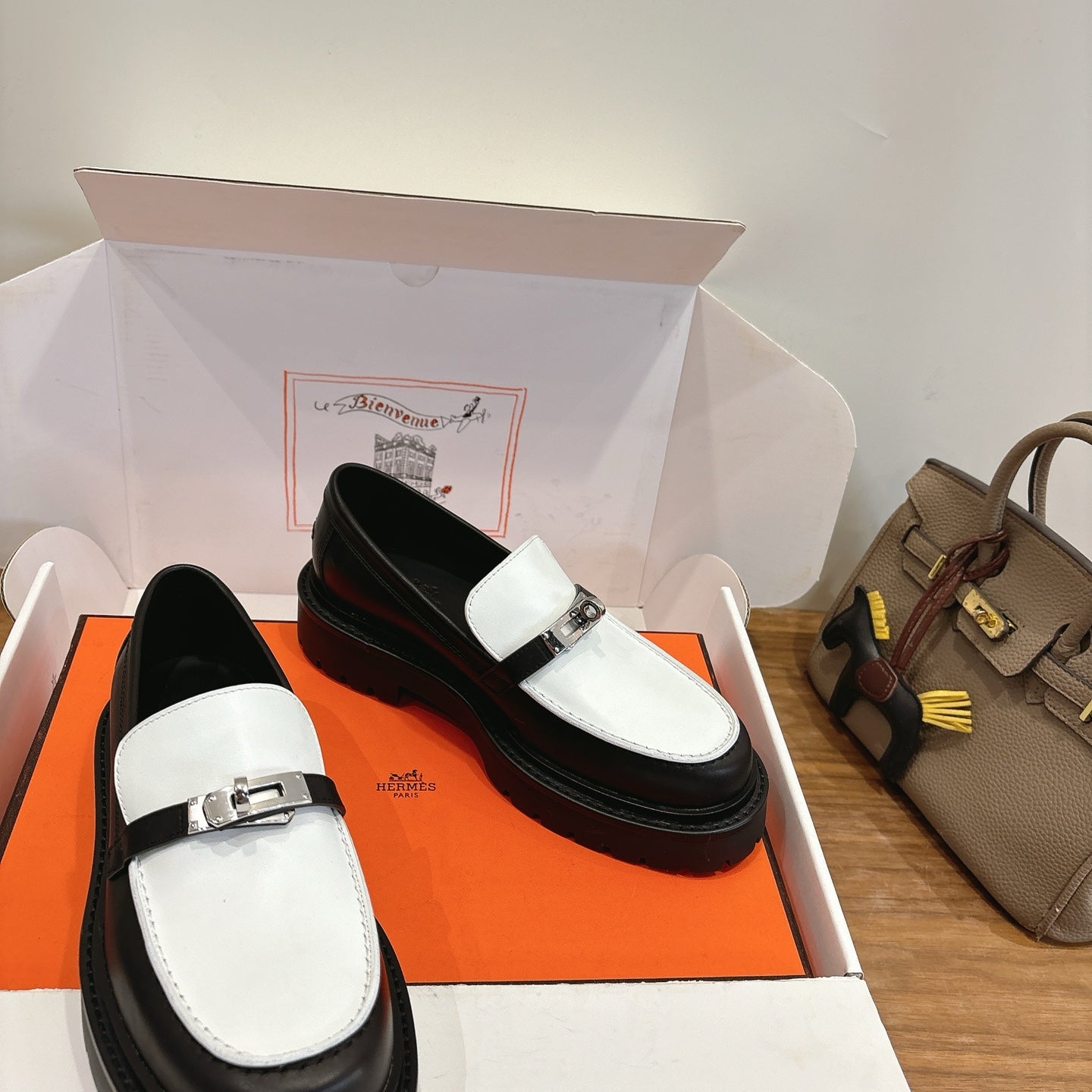 HM 26ss Loafers Black White Calfskin Sliver Buckle 638429