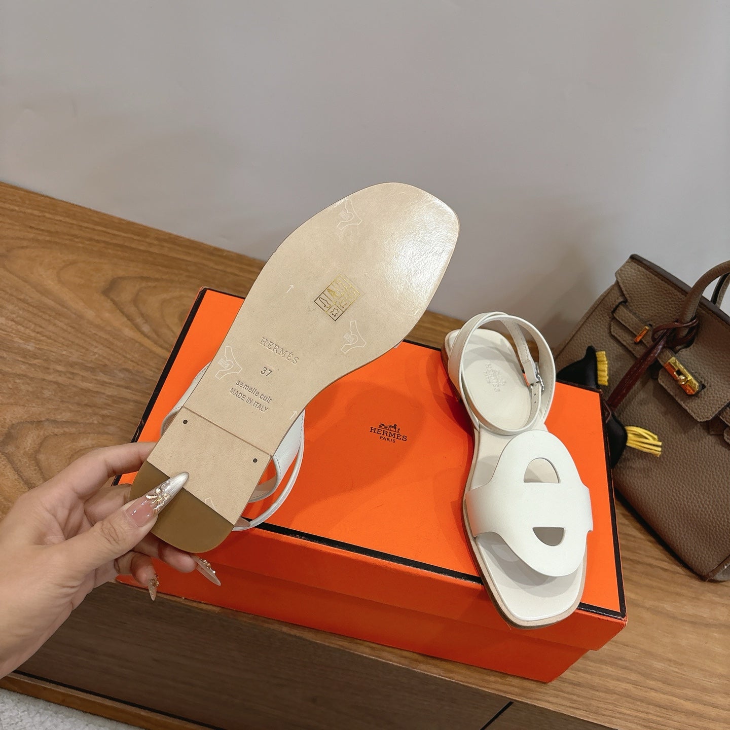 HM 26ss Flat Sandal White Calfskin 638414