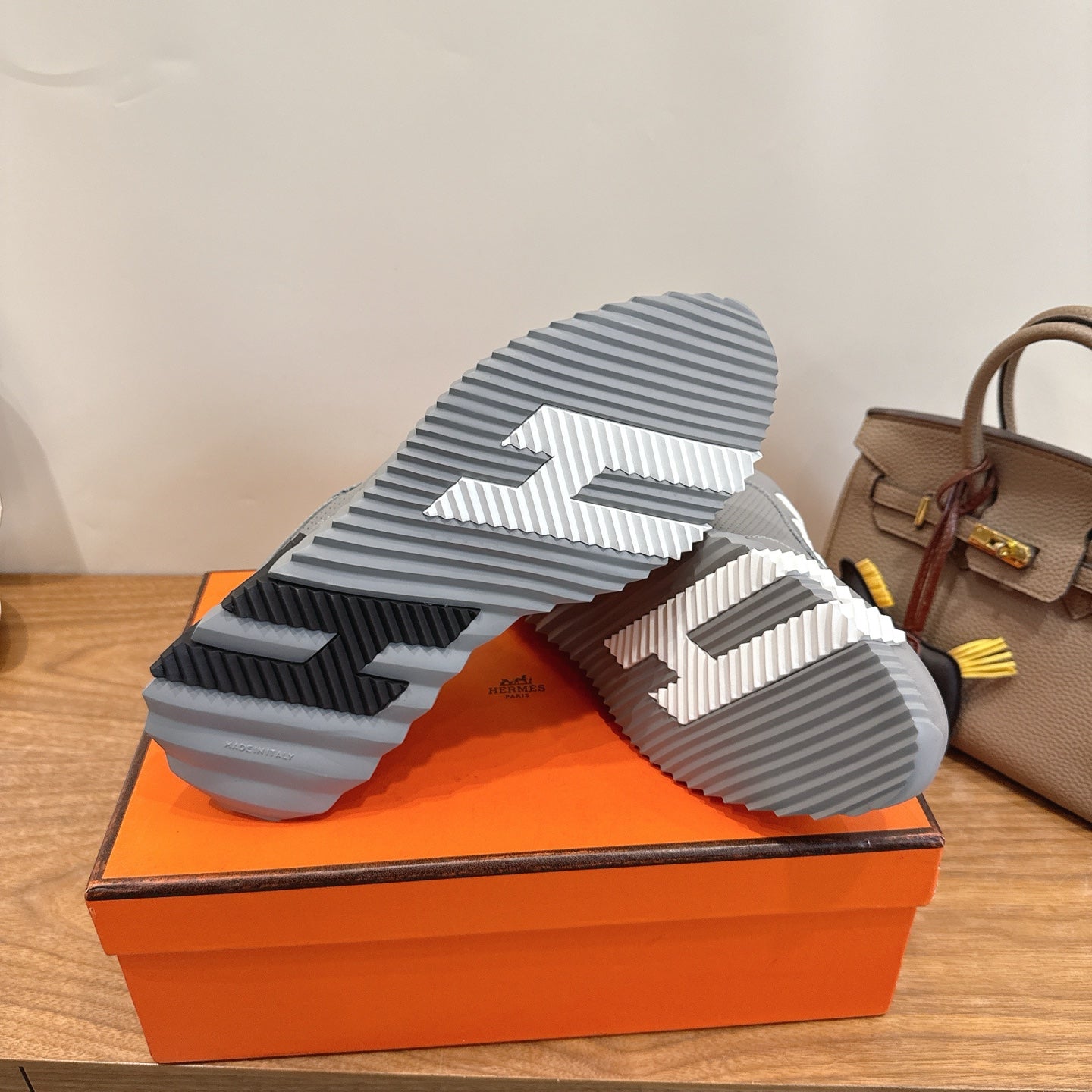 HM 26ss Sneakers Gray Leather 638579