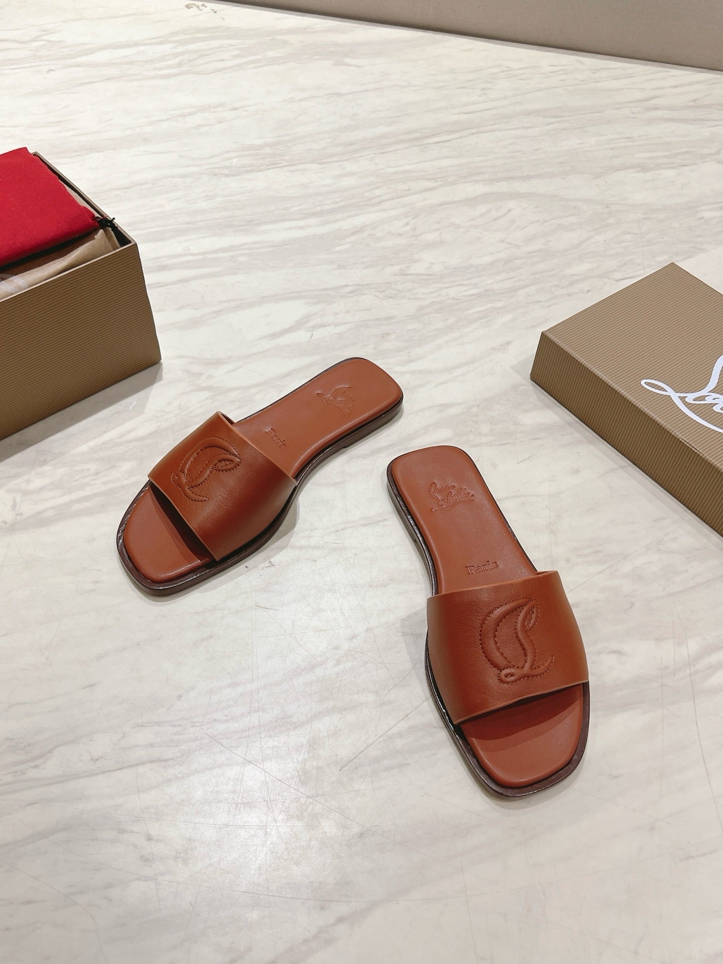 CL 25 Slippers Brown Top Layer High Gloss Calfskin 307502