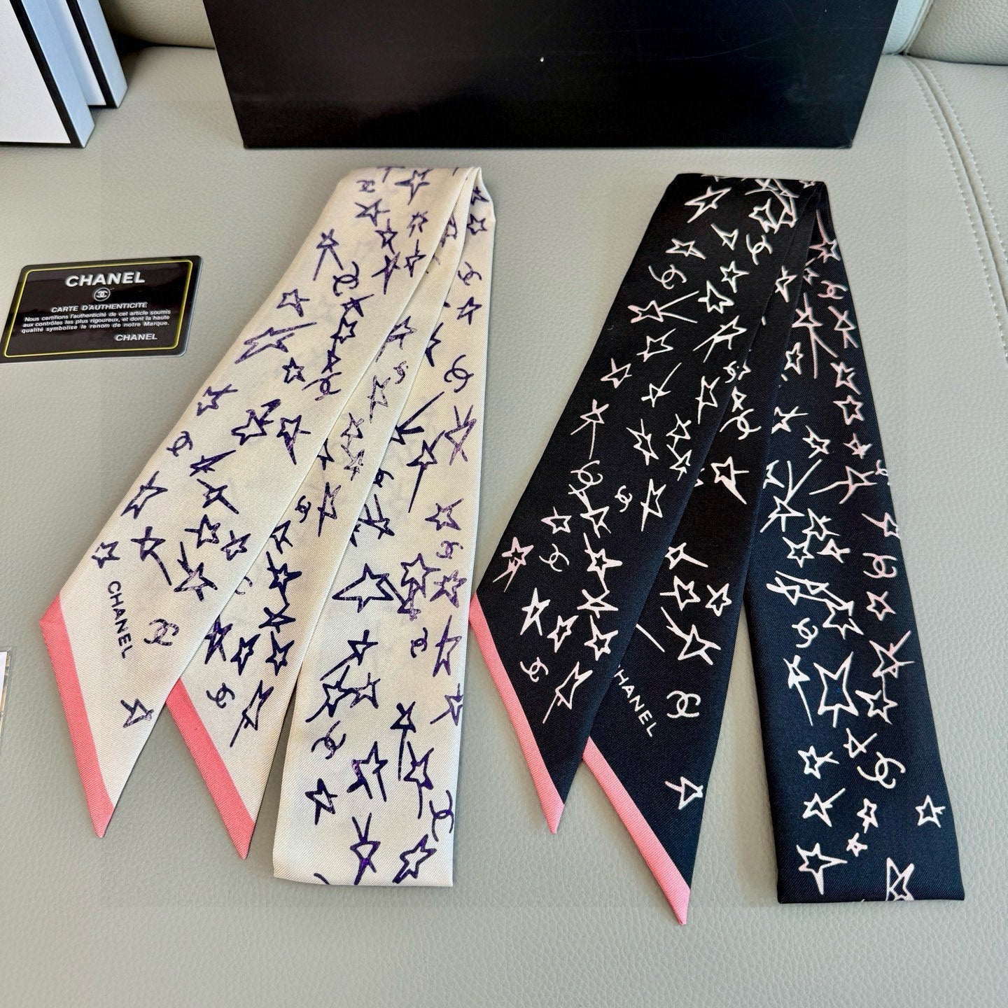 CC  Twilly Mini Star 120cm Black White Mulberry Silk 941929