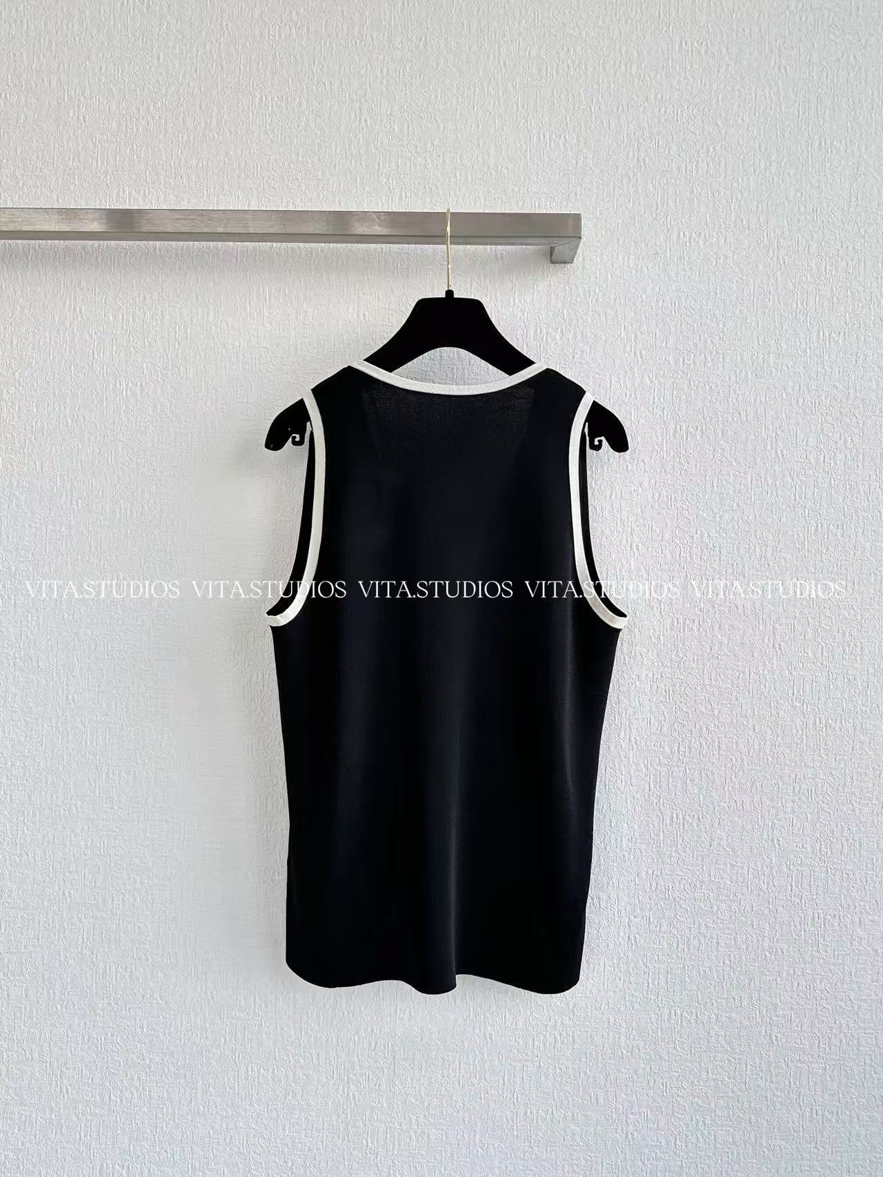 Chanel 2026 Color-blocked V-neck Knit Vest Soie Silk 377548