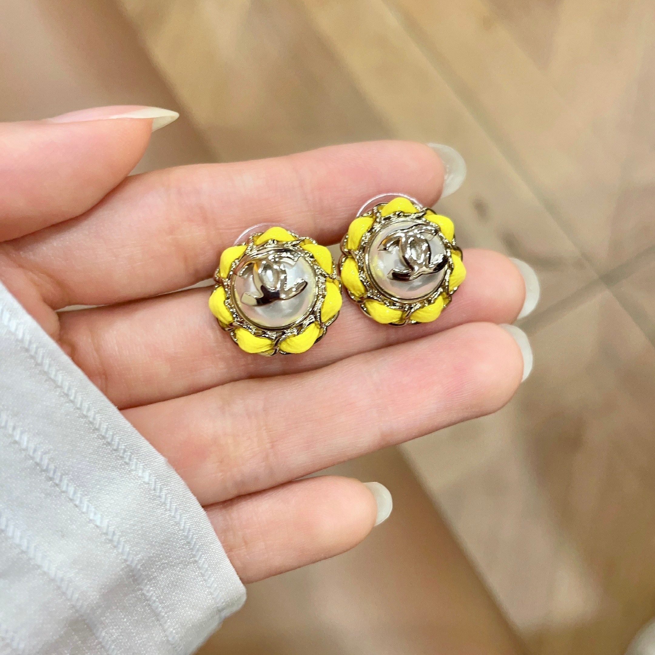CC Pendant Double C Yellow Pearl Gold Earrings