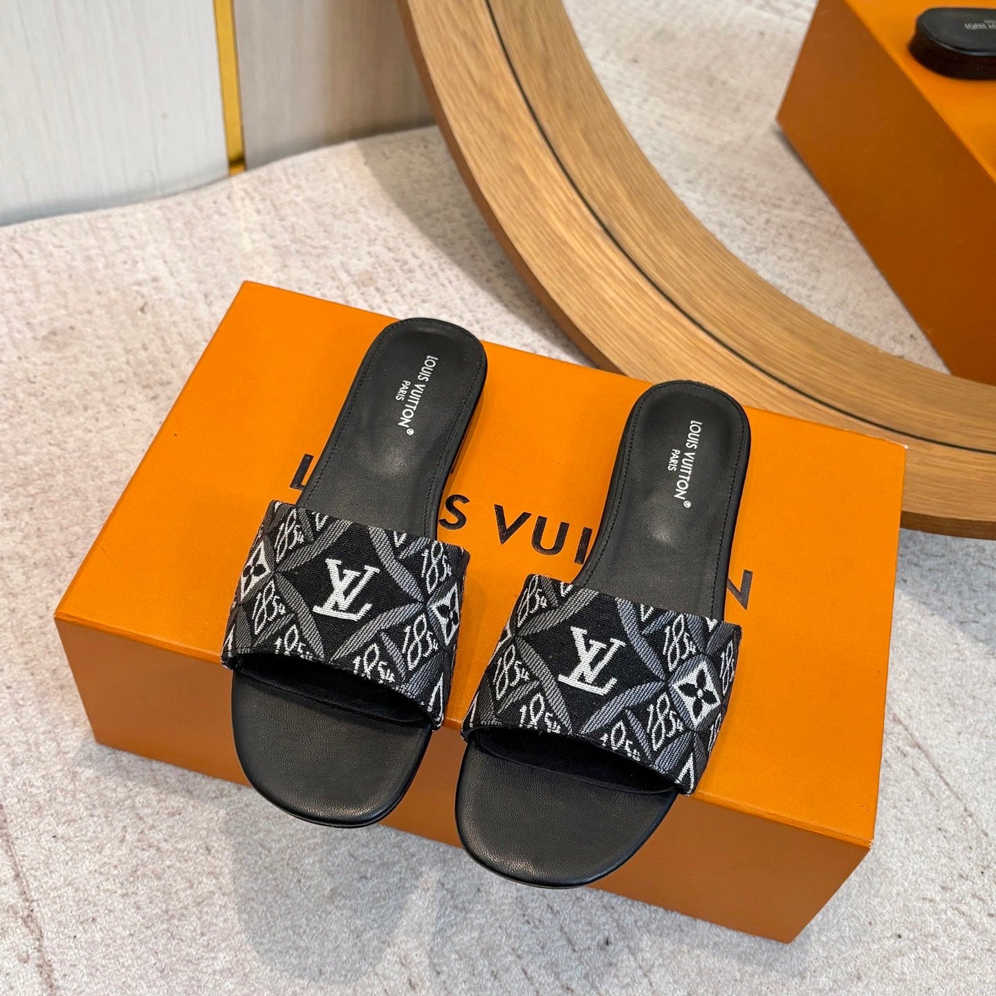 LV 26ss Slippers Black White Denim Leather 671237