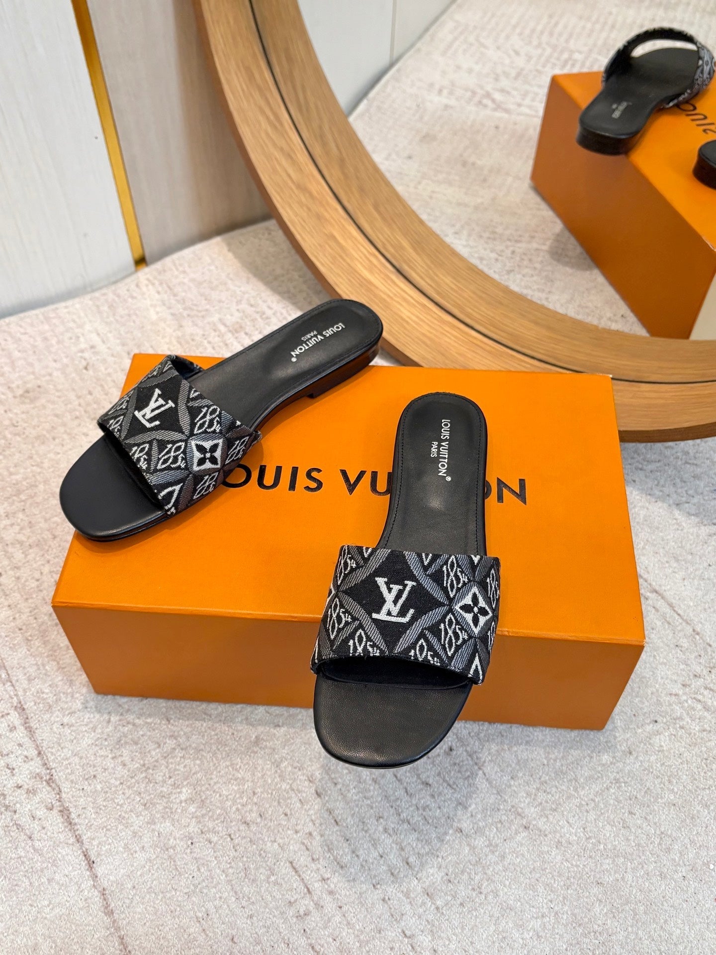 LV 26ss Slippers Black White Denim Leather 671237