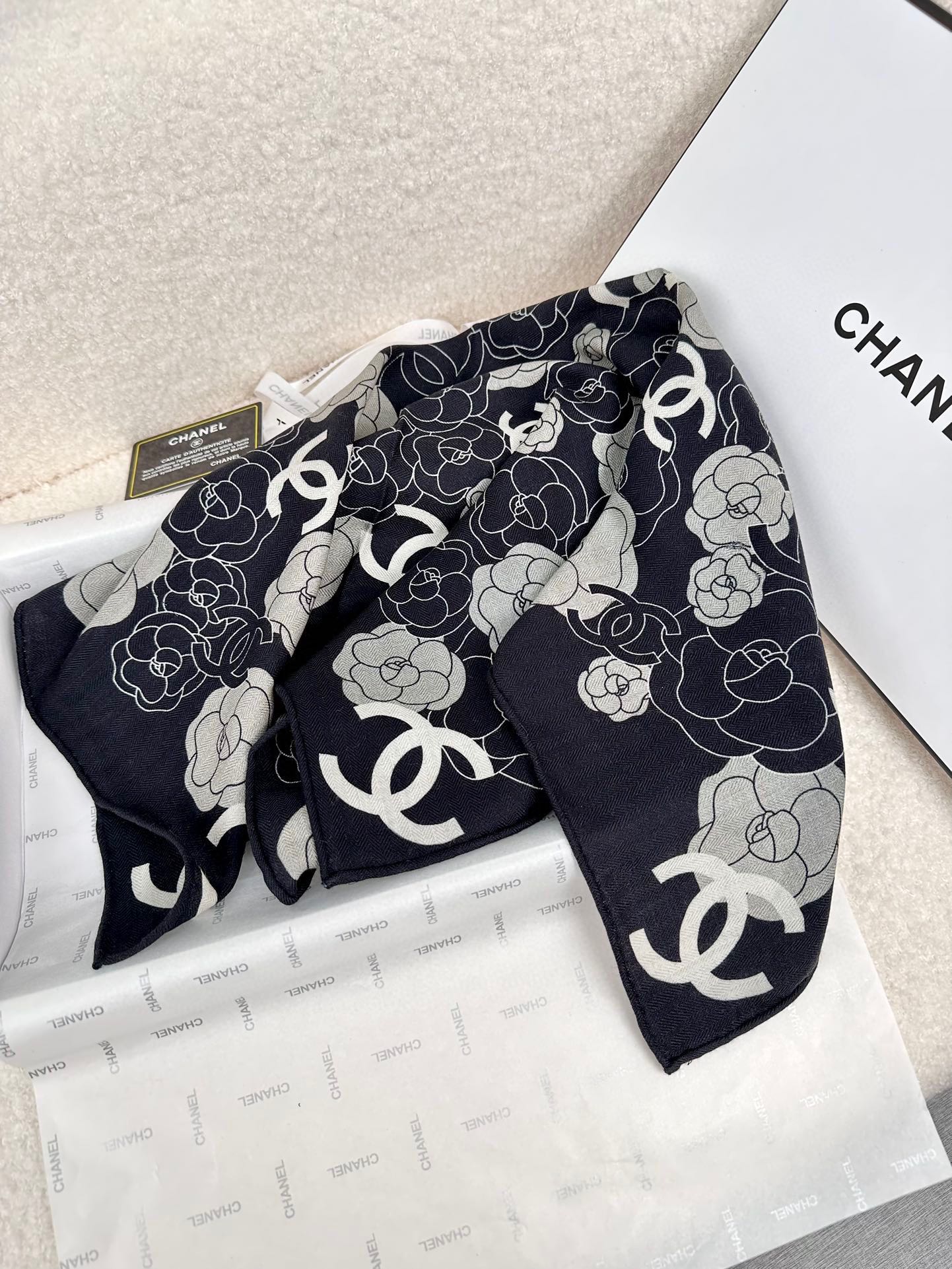 CC Square Scarf 70 CM In Black Mix Grey Camellia Cashmere And Silk 367380