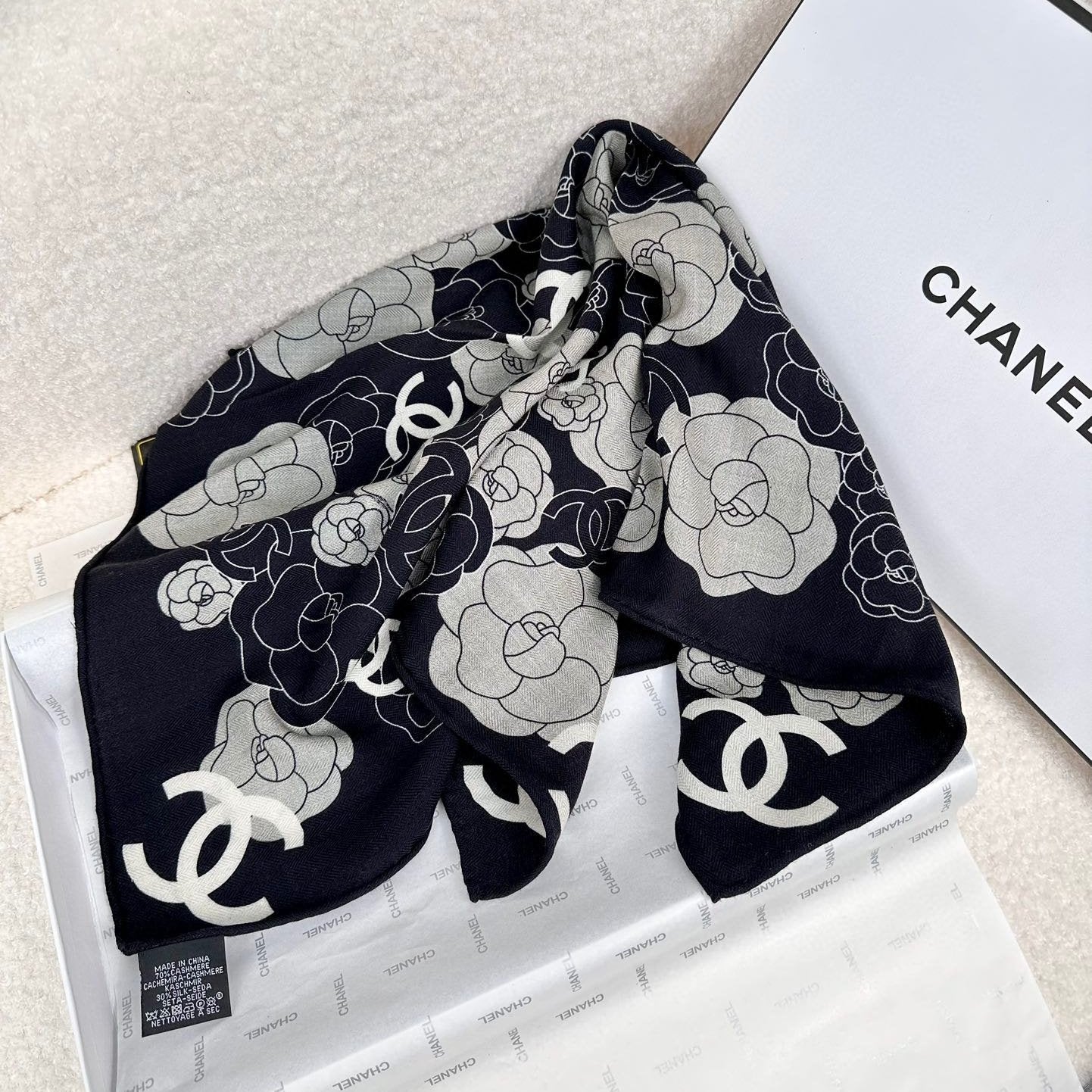 CC Square Scarf 70 CM In Black Mix Grey Camellia Cashmere And Silk 367380
