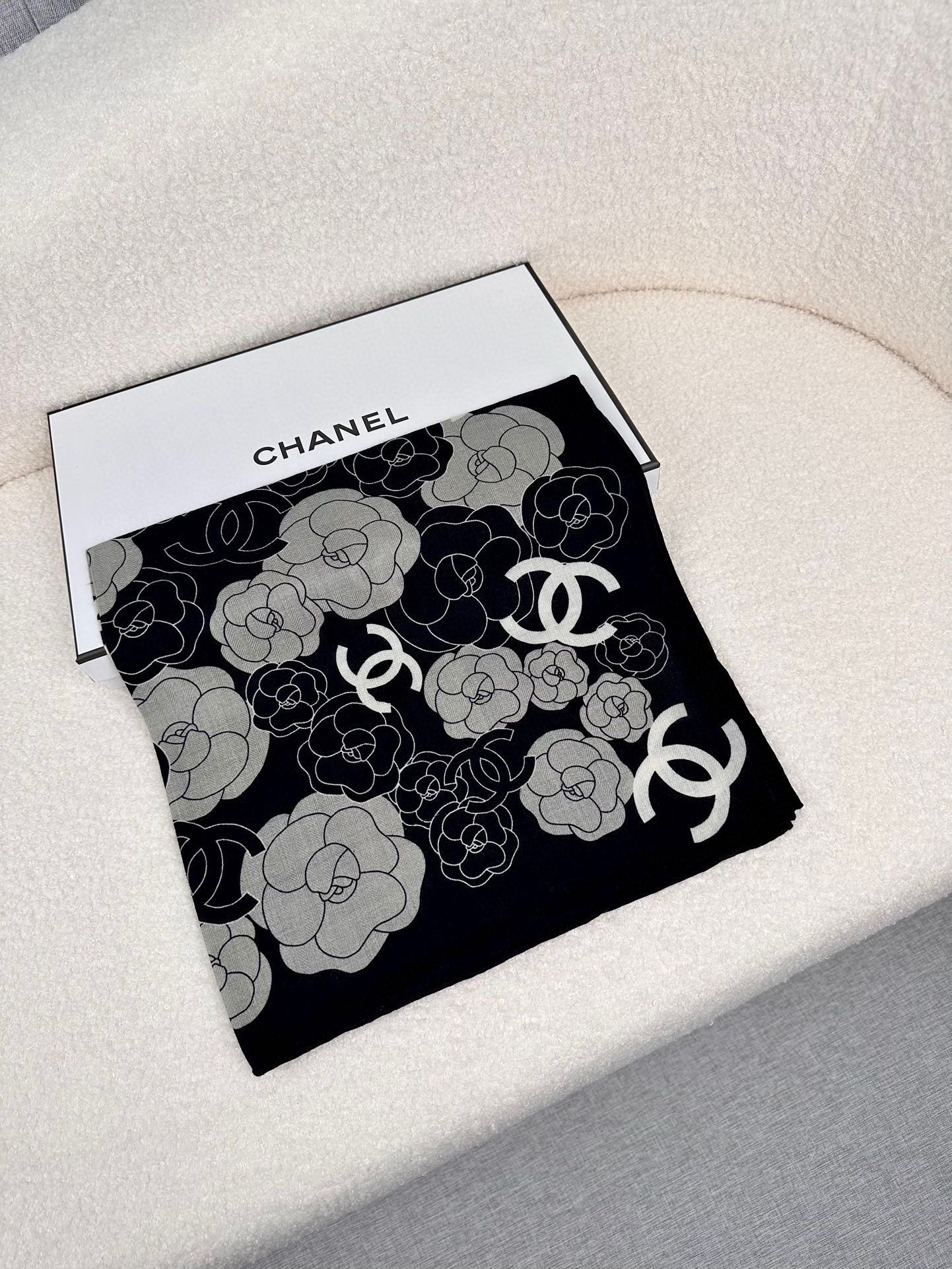 CC Square Scarf 70 CM In Black Mix Grey Camellia Cashmere And Silk 367380
