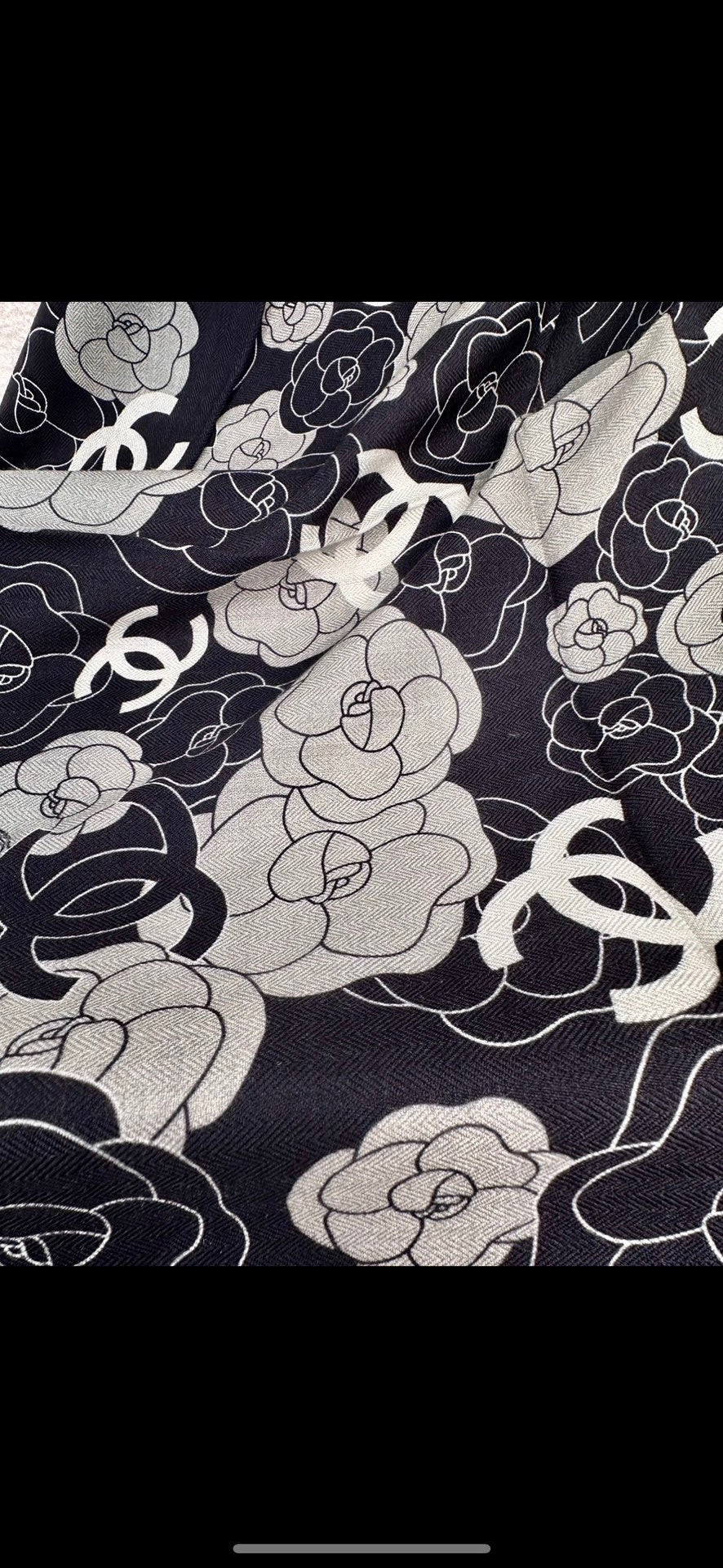 CC Square Scarf 70 CM In Black Mix Grey Camellia Cashmere And Silk 367380