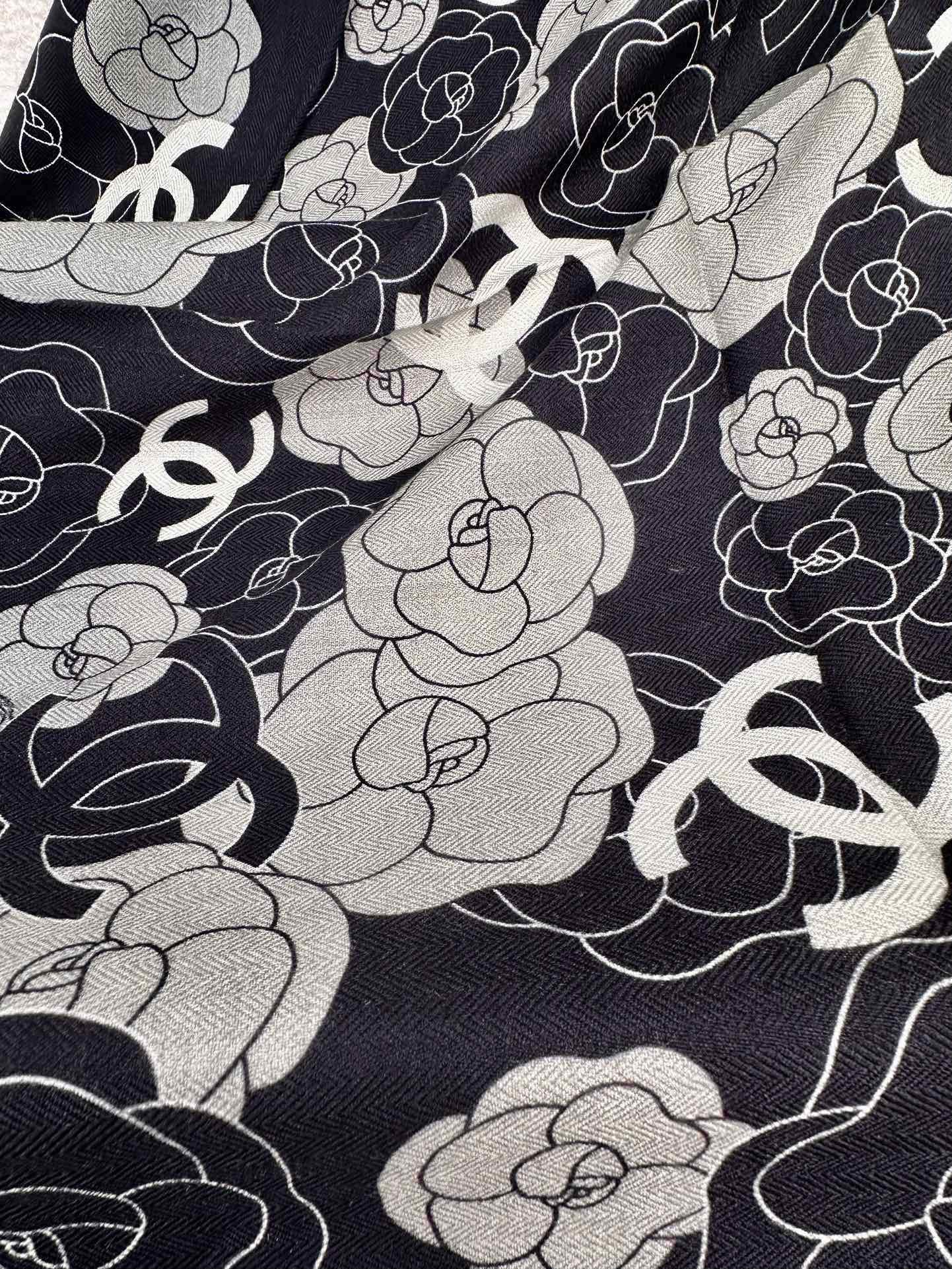 CC Square Scarf 70 CM In Black Mix Grey Camellia Cashmere And Silk 367380