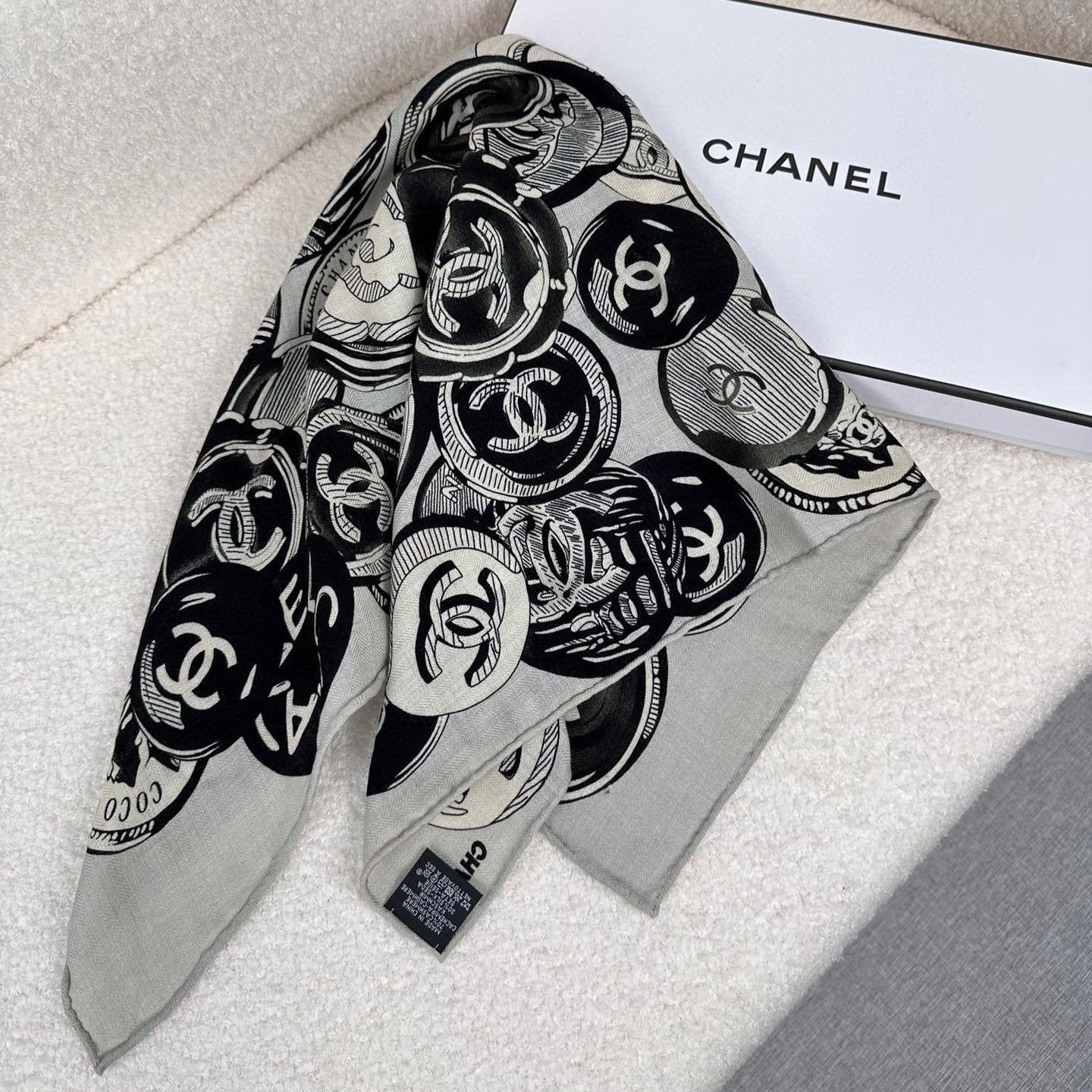 CC Square Scarf 70 CM In Grey Colorful Cashmere And Silk 399803