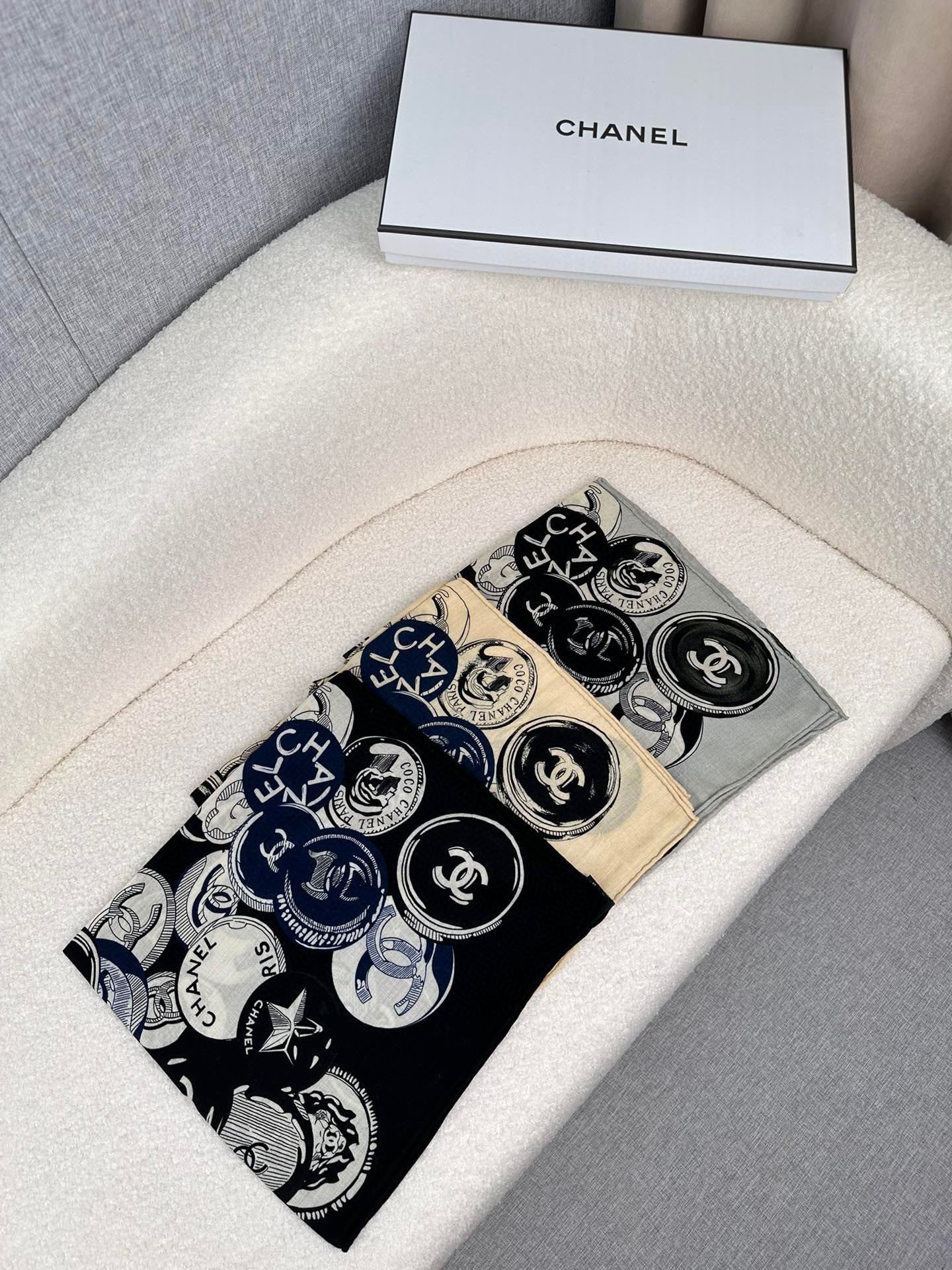 CC Square Scarf 70 CM In Beige Colorful Cashmere And Silk 399804