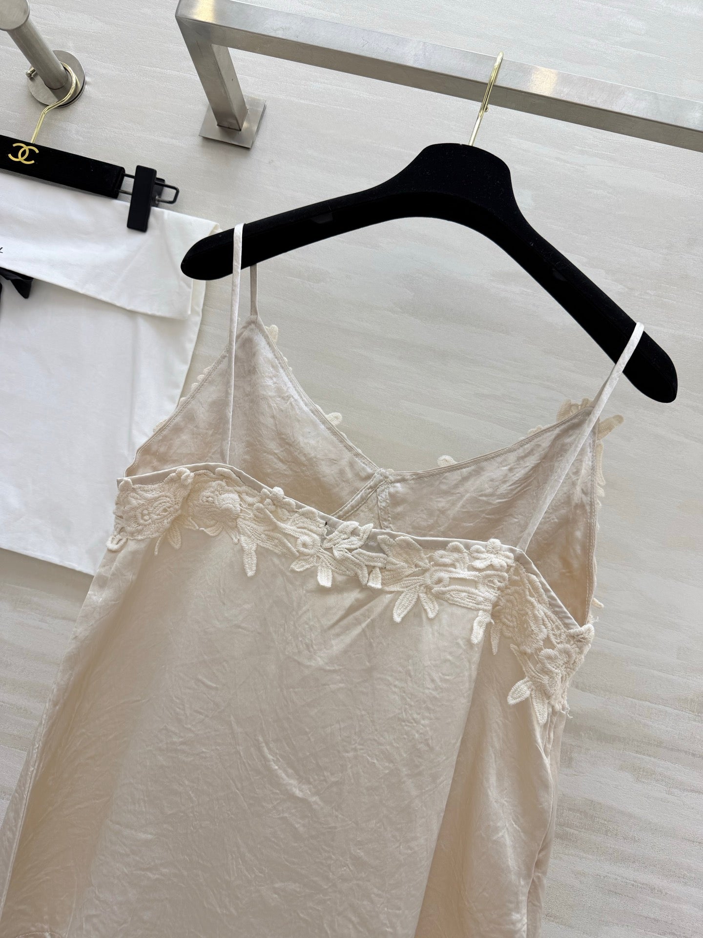 Chanel 2026 Heavy-duty Floral Camisole Cream Acetate Satin 216618