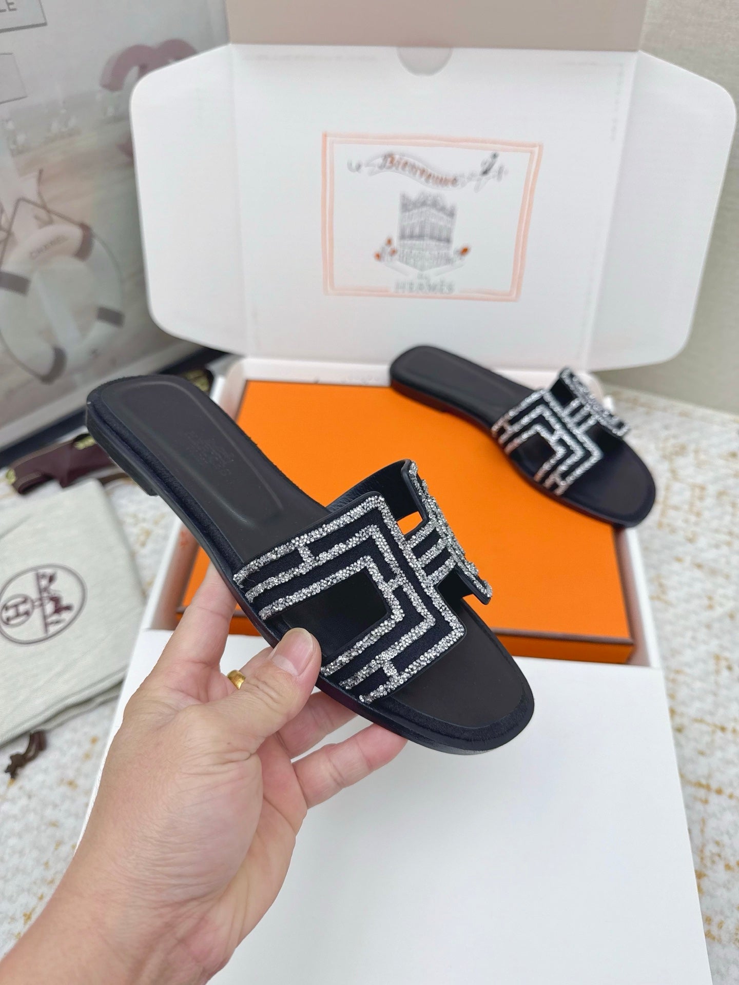 HM 26ss Oran Sandals Black Cowhide 625227