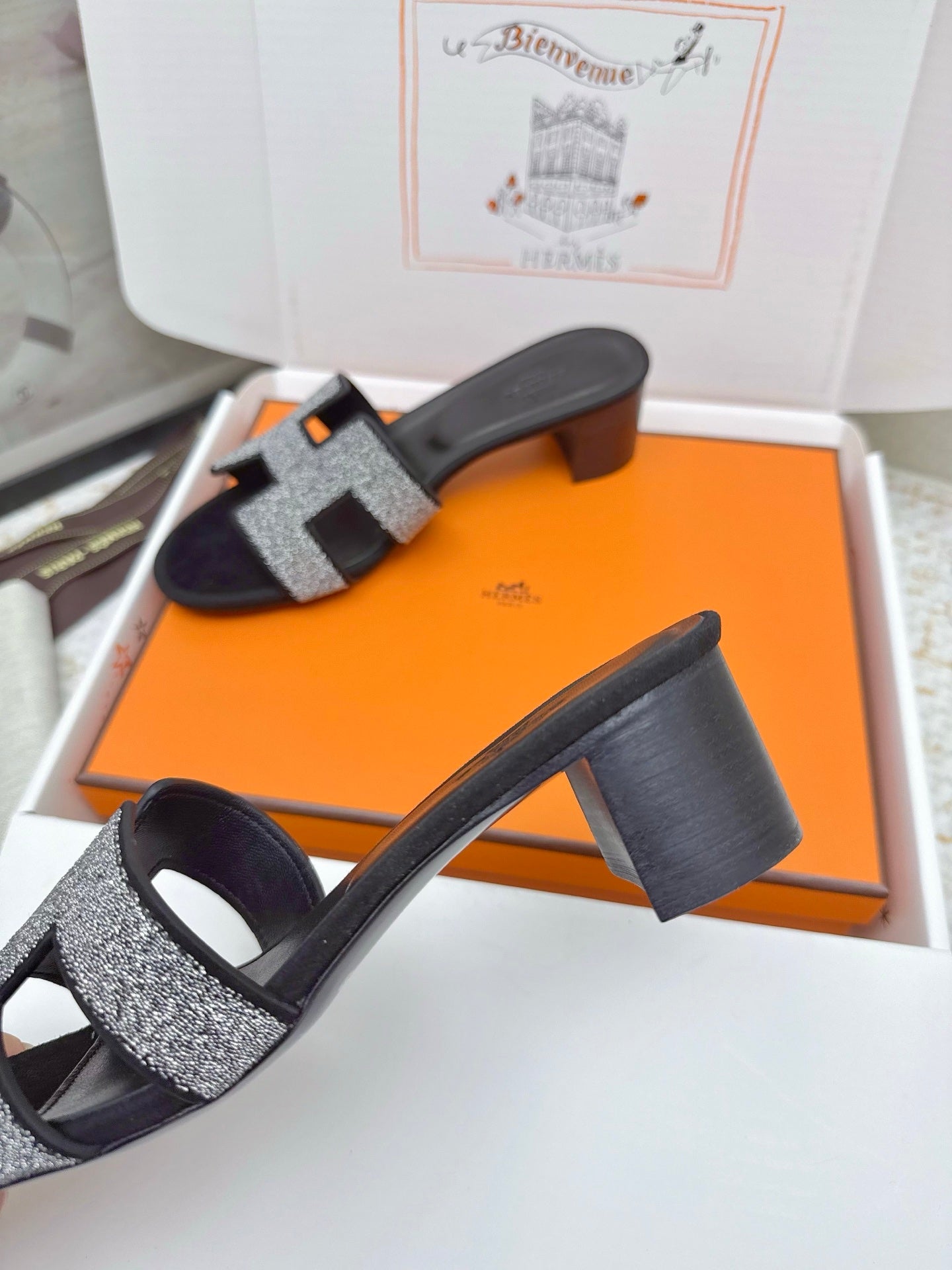 HM 26ss Oran Sandals 50 Black Rhinestone Cowhide 625267