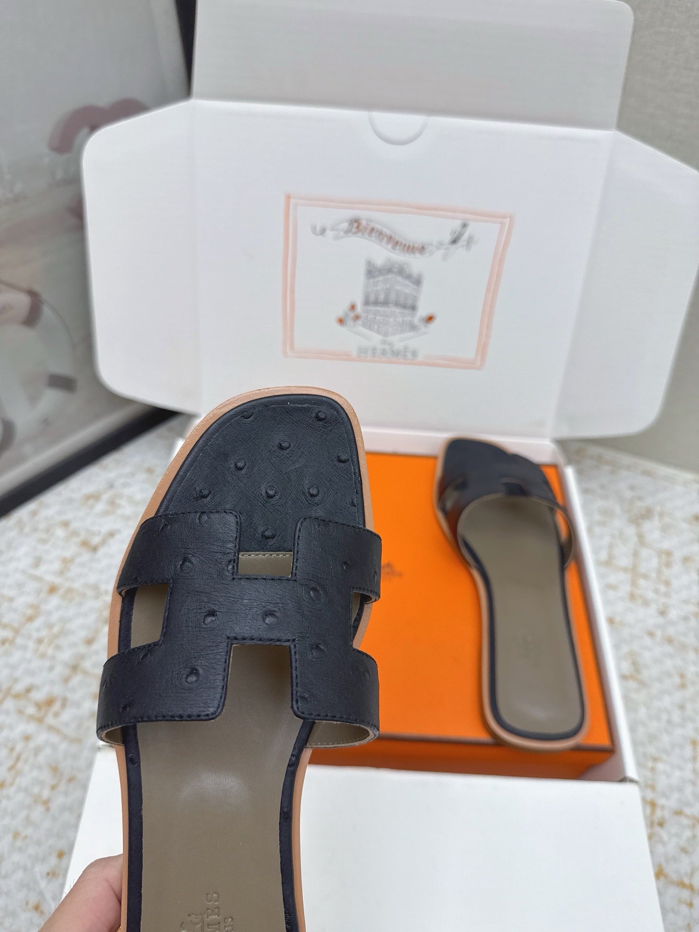 HM 26ss Oran Sandals Taupe Navy Blue Ostrich Leather 625089