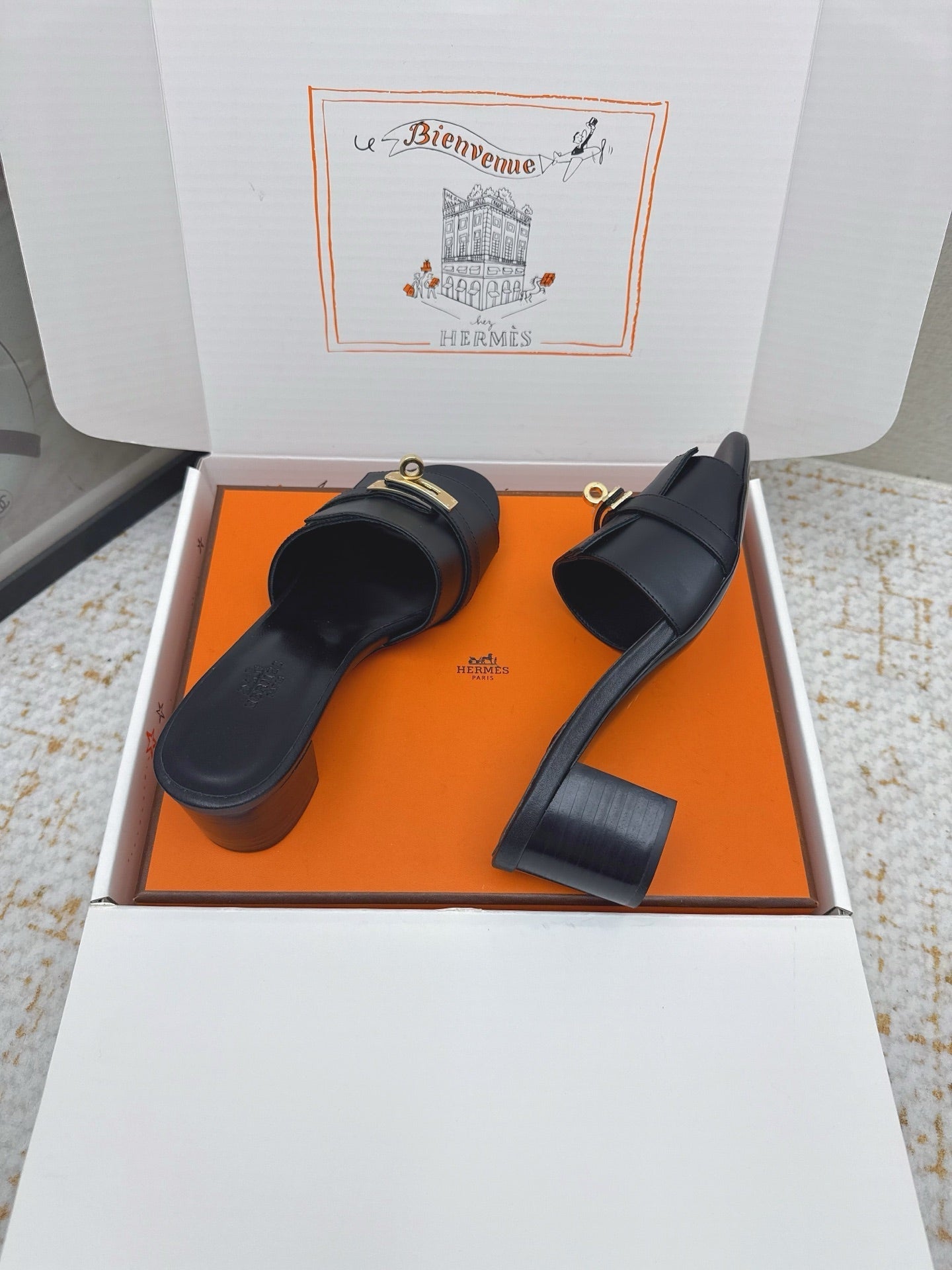 HM 26ss Oasis Sandals 50 Black Sheepskin Gold Buckle 625161