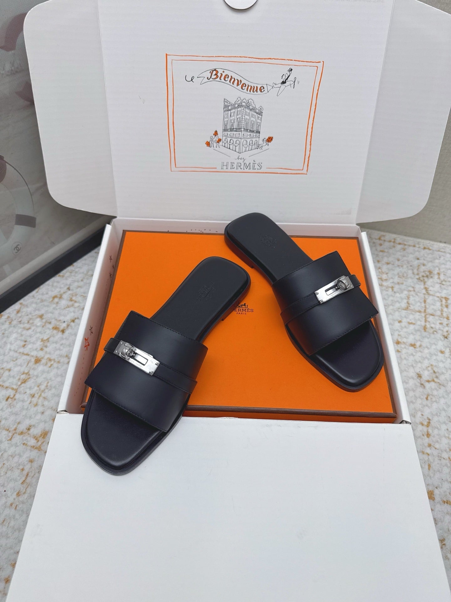 HM 26ss Oasis Sandals Black Sheepskin Sliver Buckle 625163
