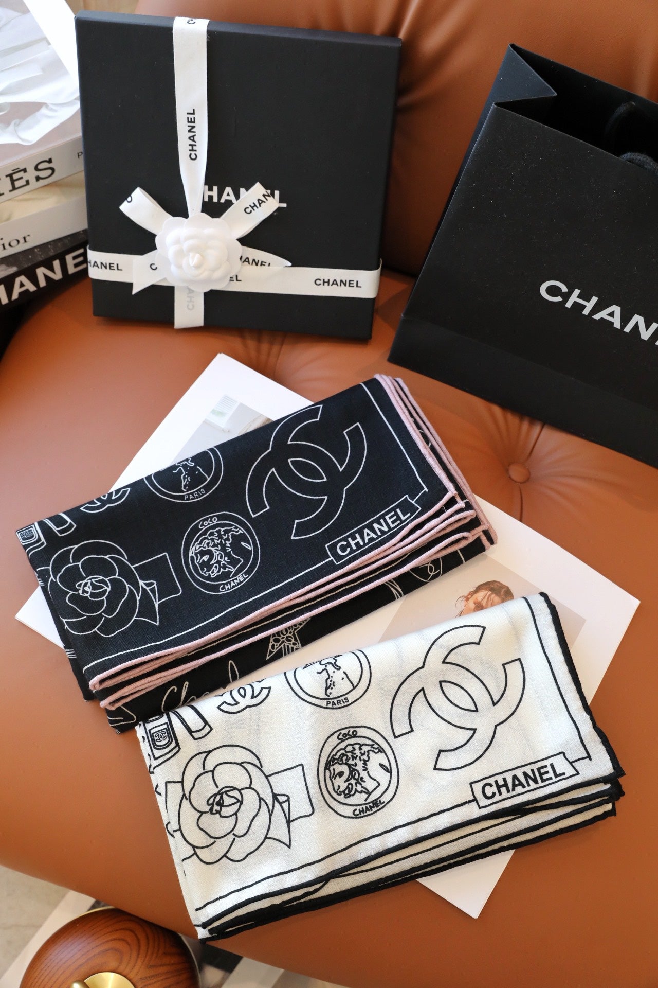 CC Square Scarf 140 CM In Black Mix White Cashmere Silk 368822