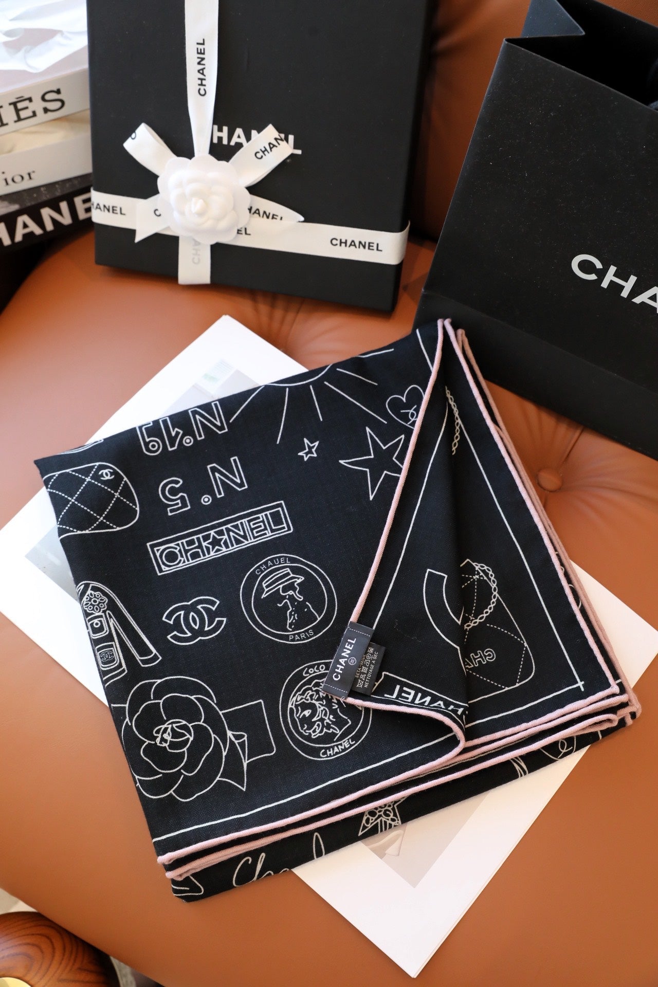 CC Square Scarf 140 CM In Black Mix White Cashmere Silk 368822