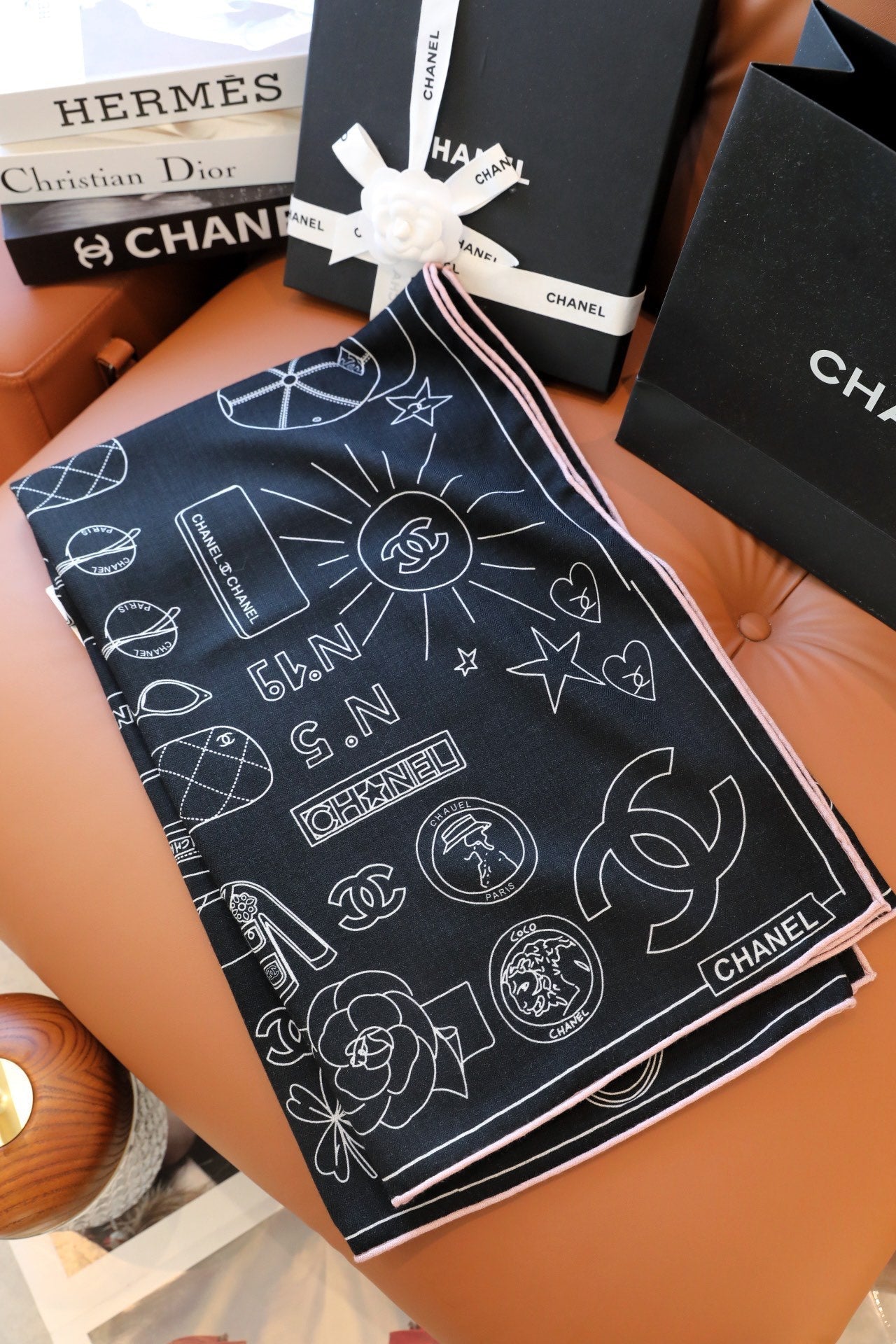 CC Square Scarf 140 CM In Black Mix White Cashmere Silk 368822