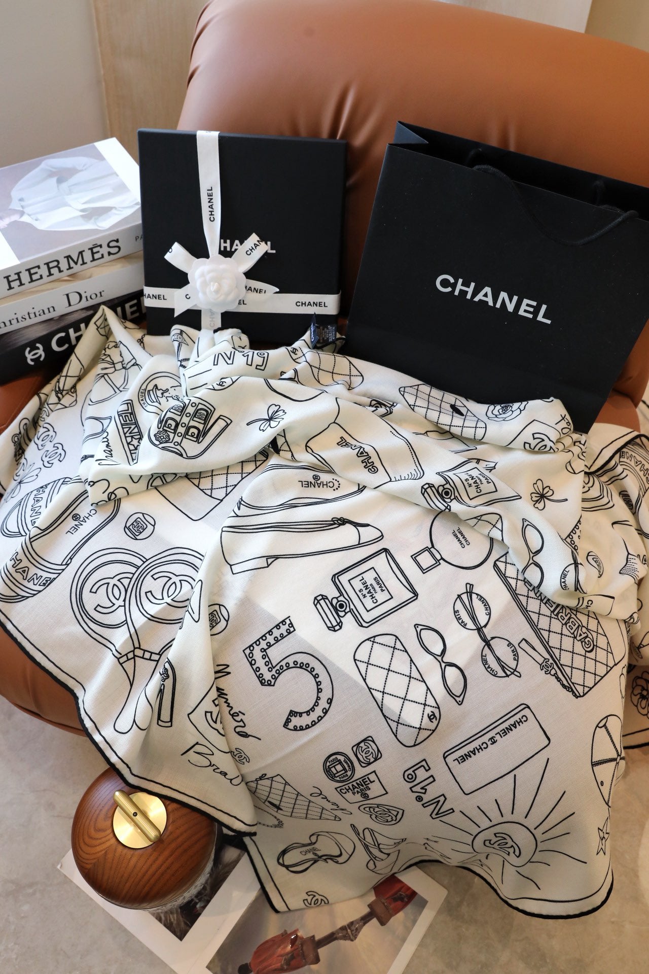 CC Square Scarf 140 CM In White Mix Black Cashmere Silk 383796