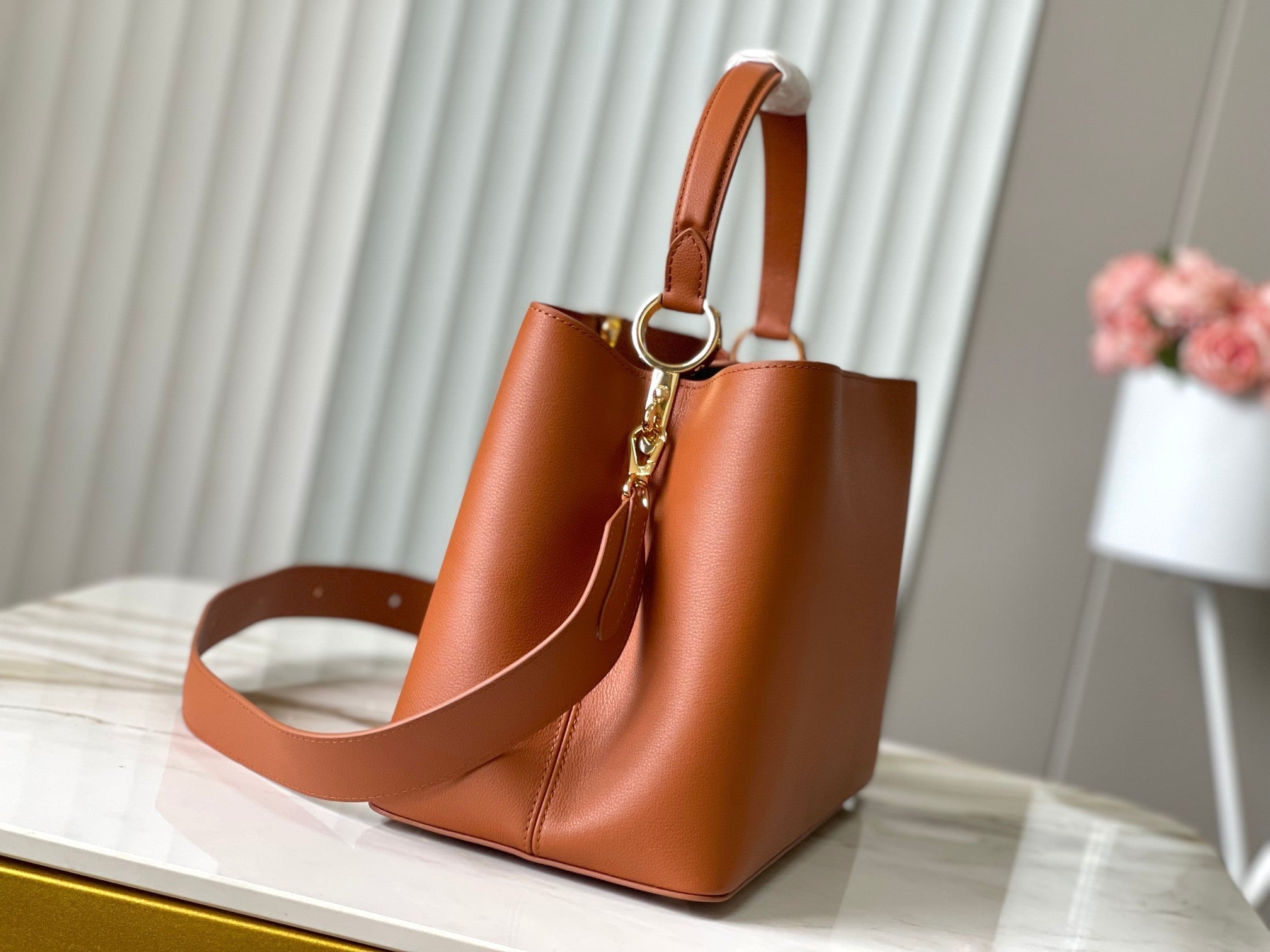 CAPUCINES GM 38CM BROWN ORANGE TAURILLON LEATHER