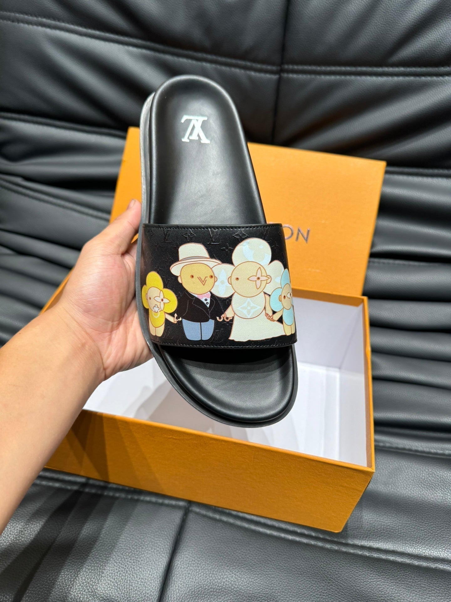LV SLIPPERS IN BLACK MONOGRAM CALFSKIN