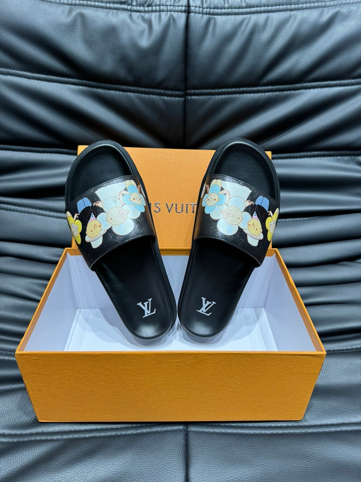 LV SLIPPERS IN BLACK MONOGRAM CALFSKIN