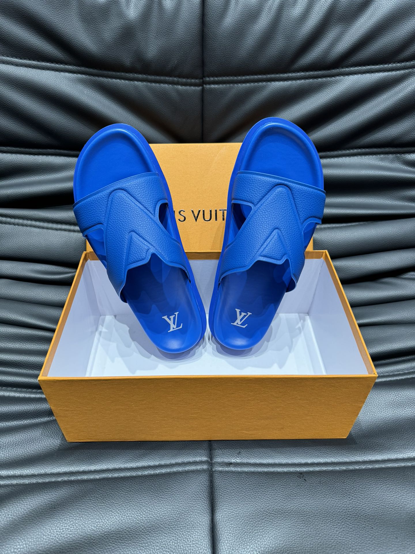 LV OASIS MULE IN COBALT BLUE CALFSKIN