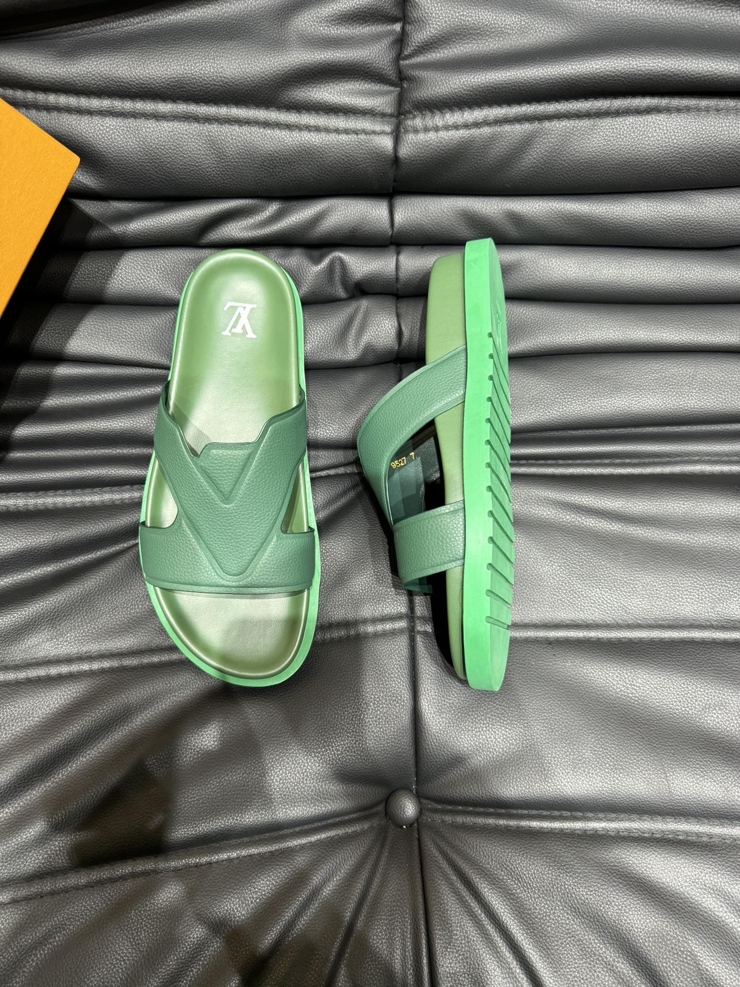 LV OASIS MULE IN SEA GREEN CALFSKIN