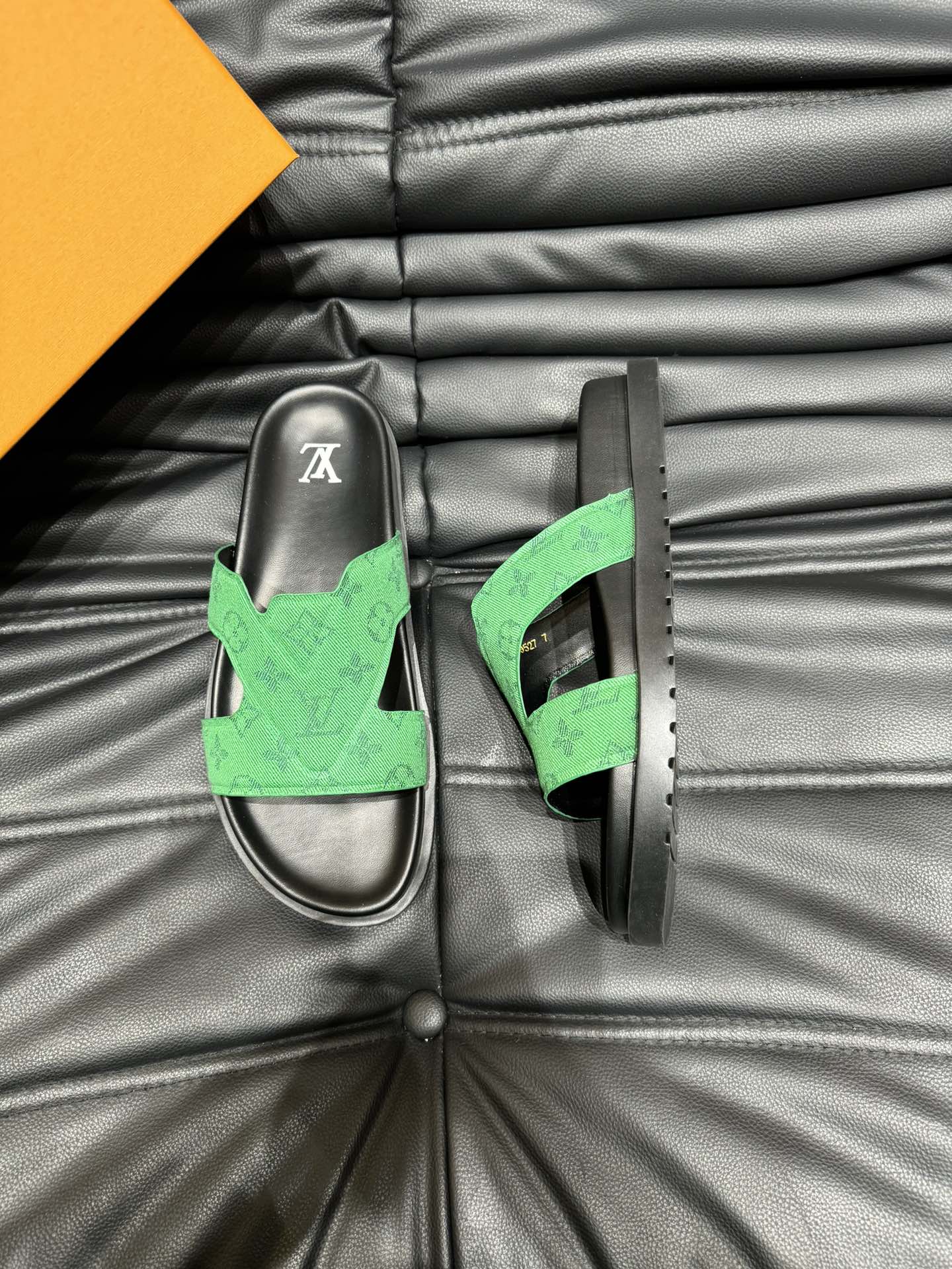 LV OASIS MULE IN EMERALD GREEN MONOGRAM JACQUARD