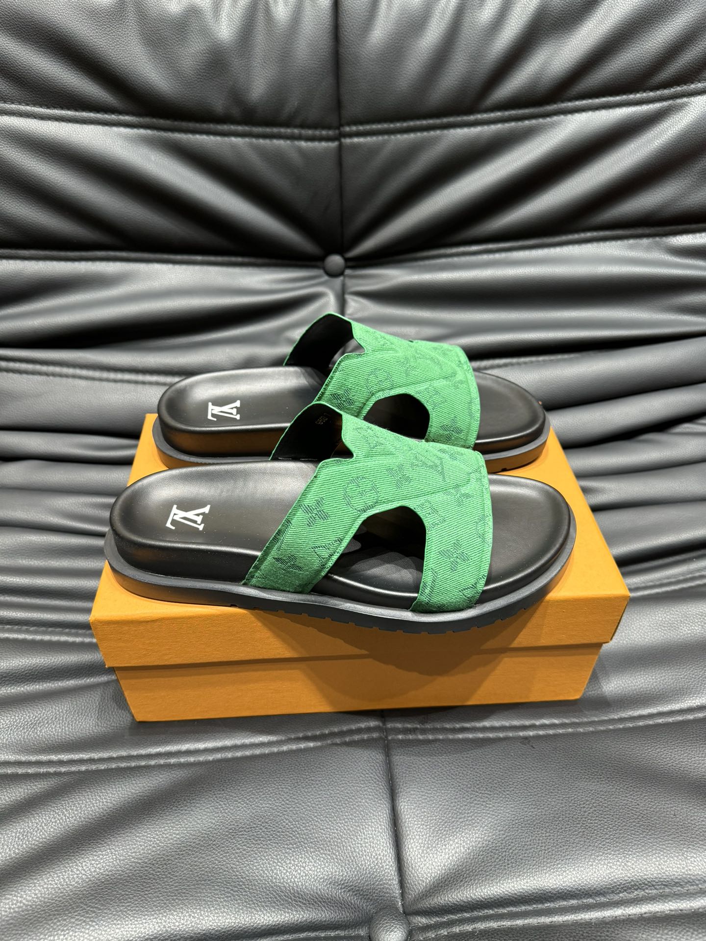 LV OASIS MULE IN EMERALD GREEN MONOGRAM JACQUARD