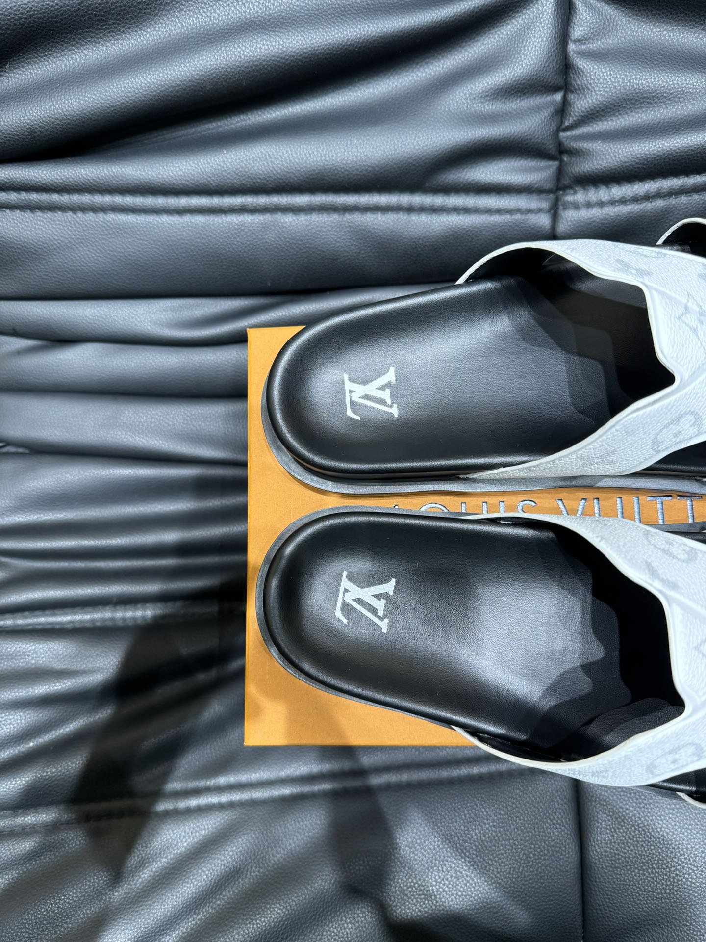 LV OASIS MULE IN WHITE MONOGRAM CALFSKIN